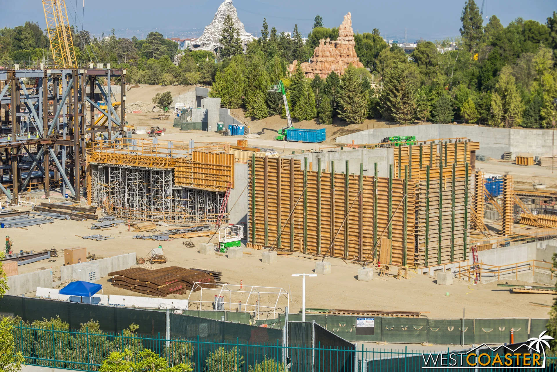 Disneyland Resort Update: Crane-Mania!! — Westcoaster