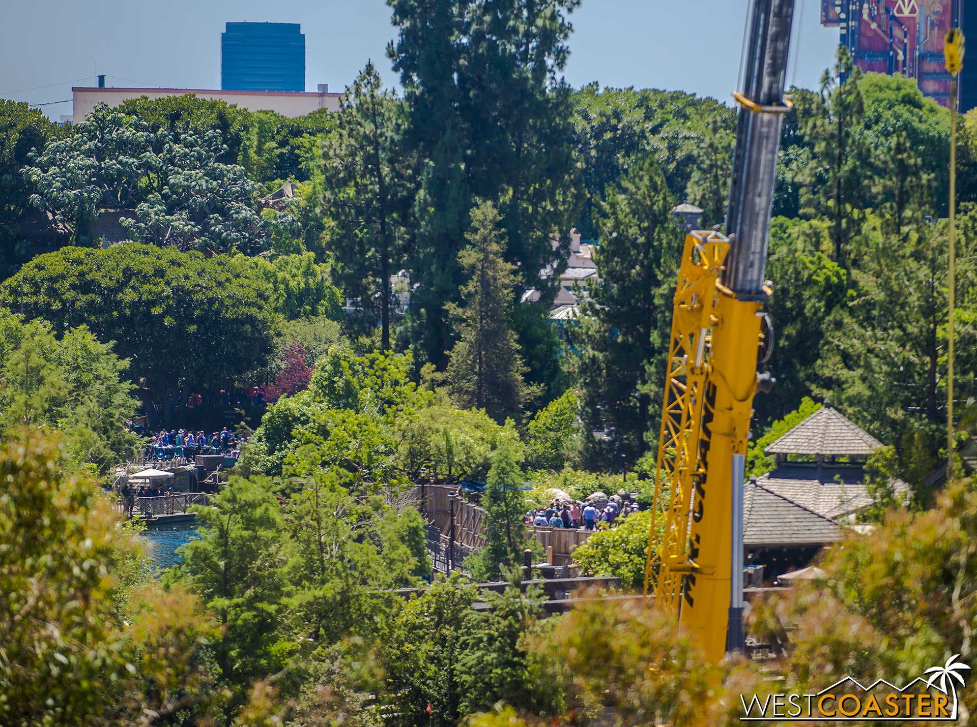  Looking further up yields a bit of a glimpse of the currently-blocked-off pathway along the Rivers of America leading to the entry.&nbsp; More on that a couple sections from now. 