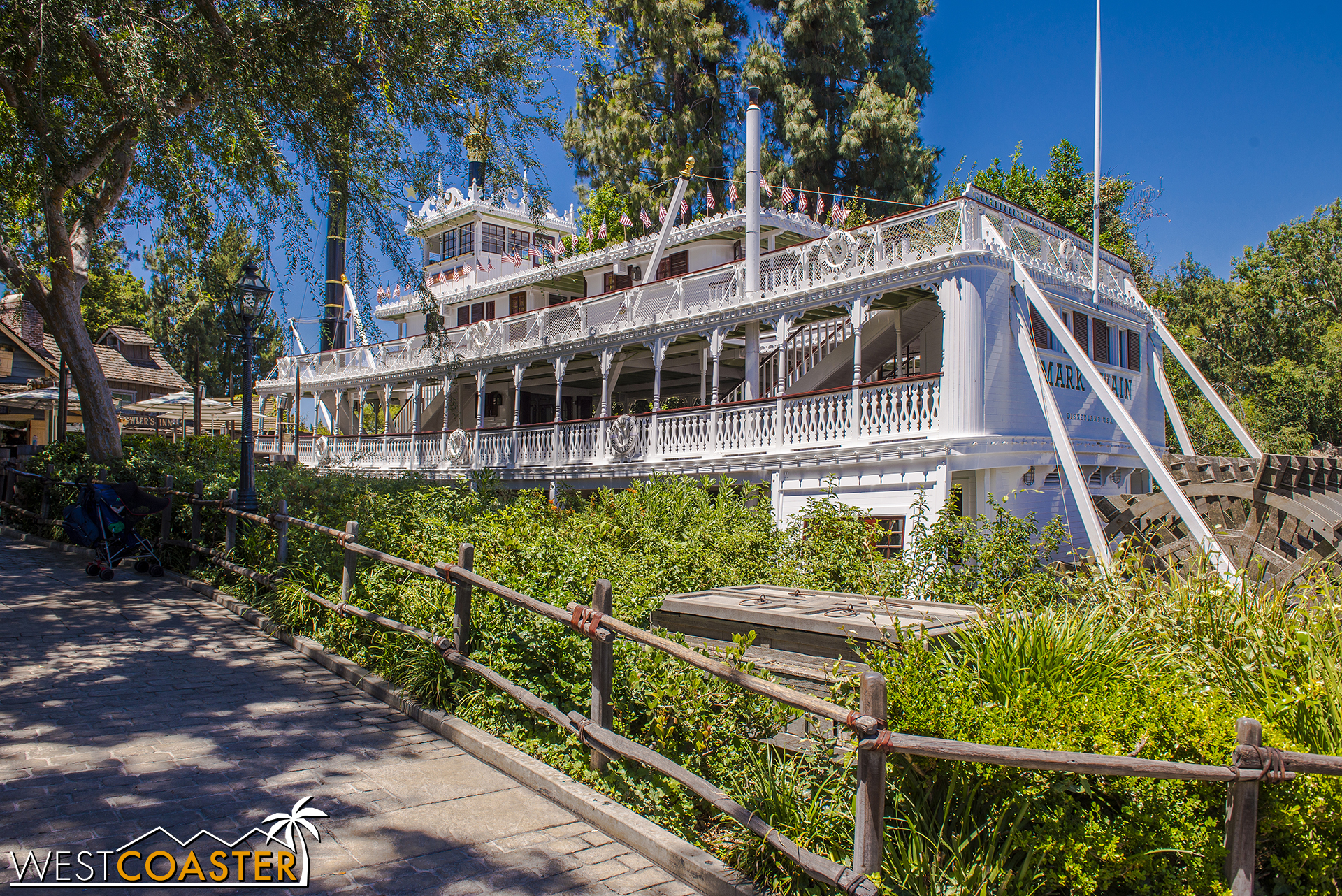  The Mark Twain has swapped places with the Columbia in the dock. 