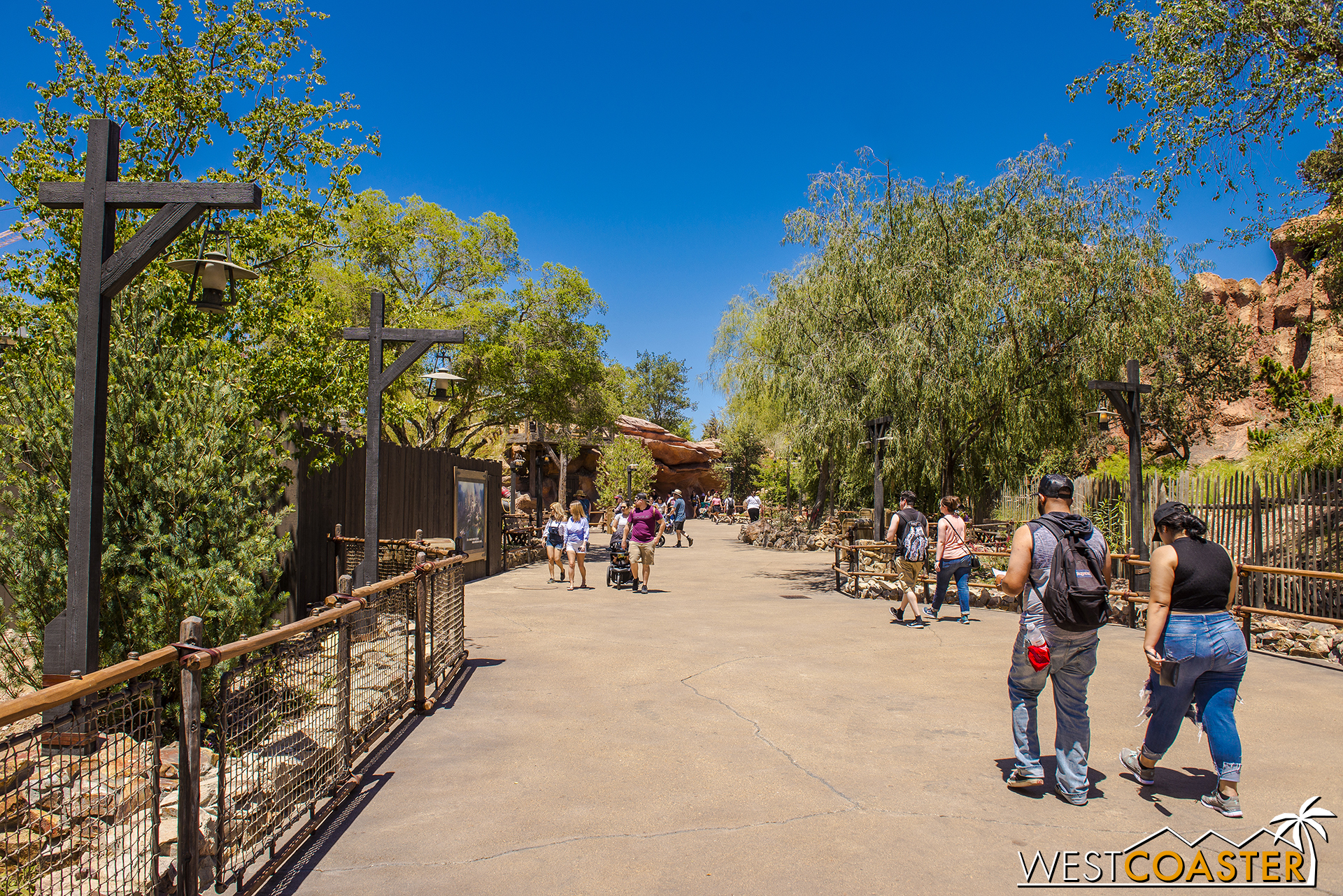  The new area looks great!&nbsp; Very fitting with the Big Thunder Mountain aesthetic! 