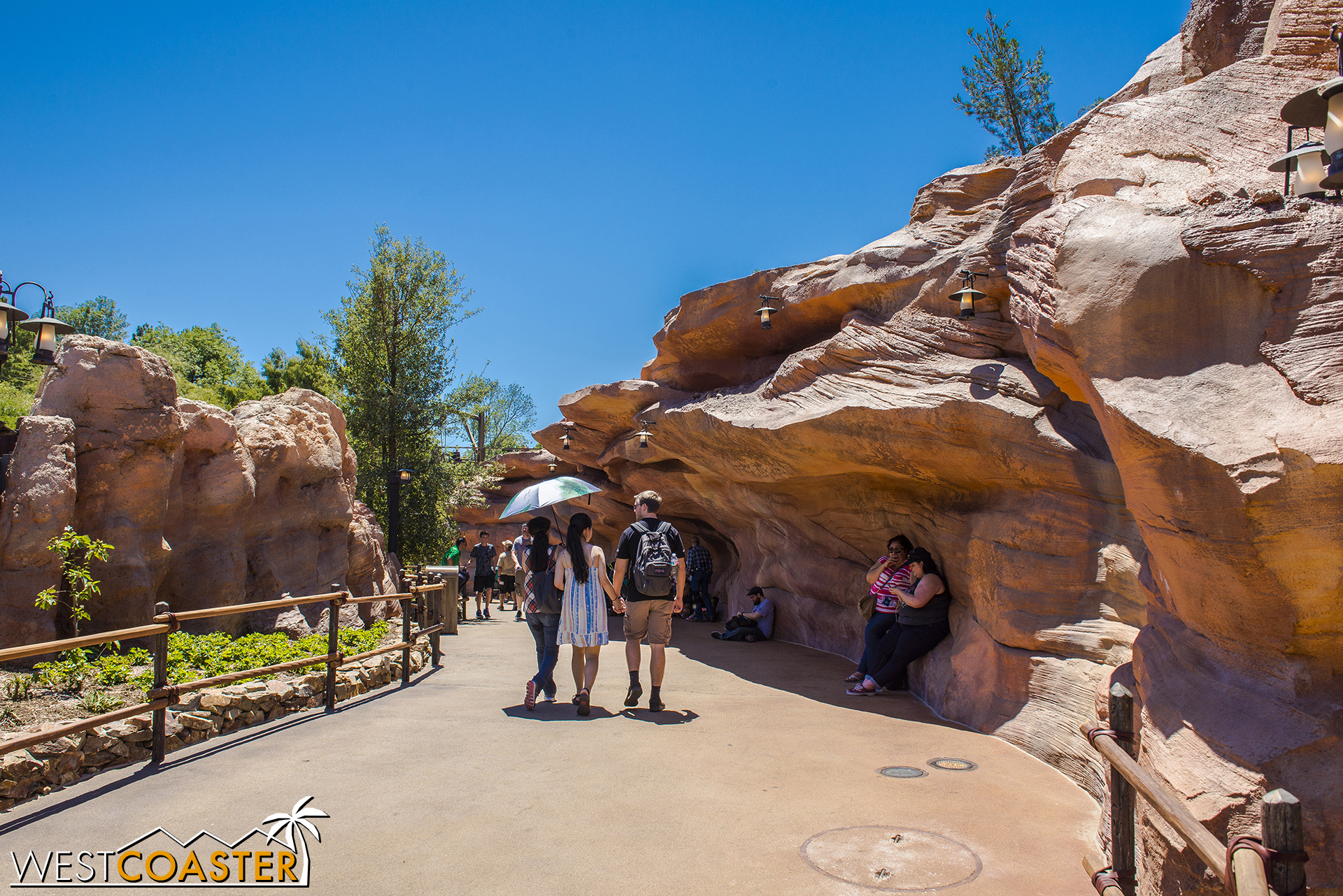  As we continue toward Fantasyland, we can see that the trail actually seems to narrow a bit. 