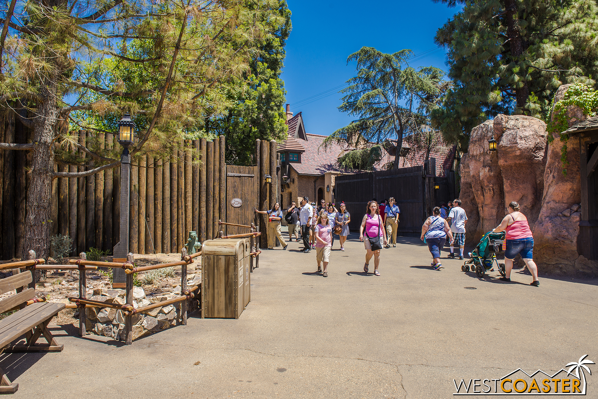  And since Fantasyland doesn't actually start till after the gates, I guess I shouldn't actually say "Frontierland" and "Fantasyland" entries into "Star Wars" Land.&nbsp; The main entrances are both technically from Frontierland. 