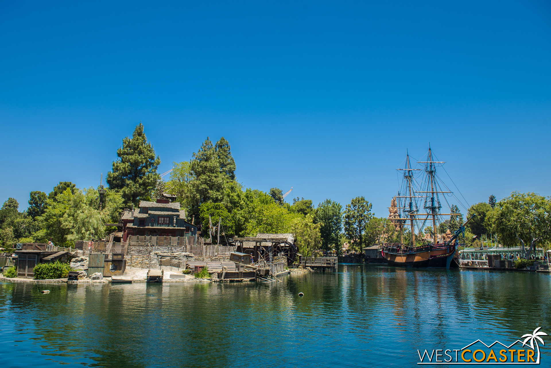  It is nice to see the Rivers of America refilled and looking nice and rustic again.&nbsp; At long last the Disneyland West drought is over! 