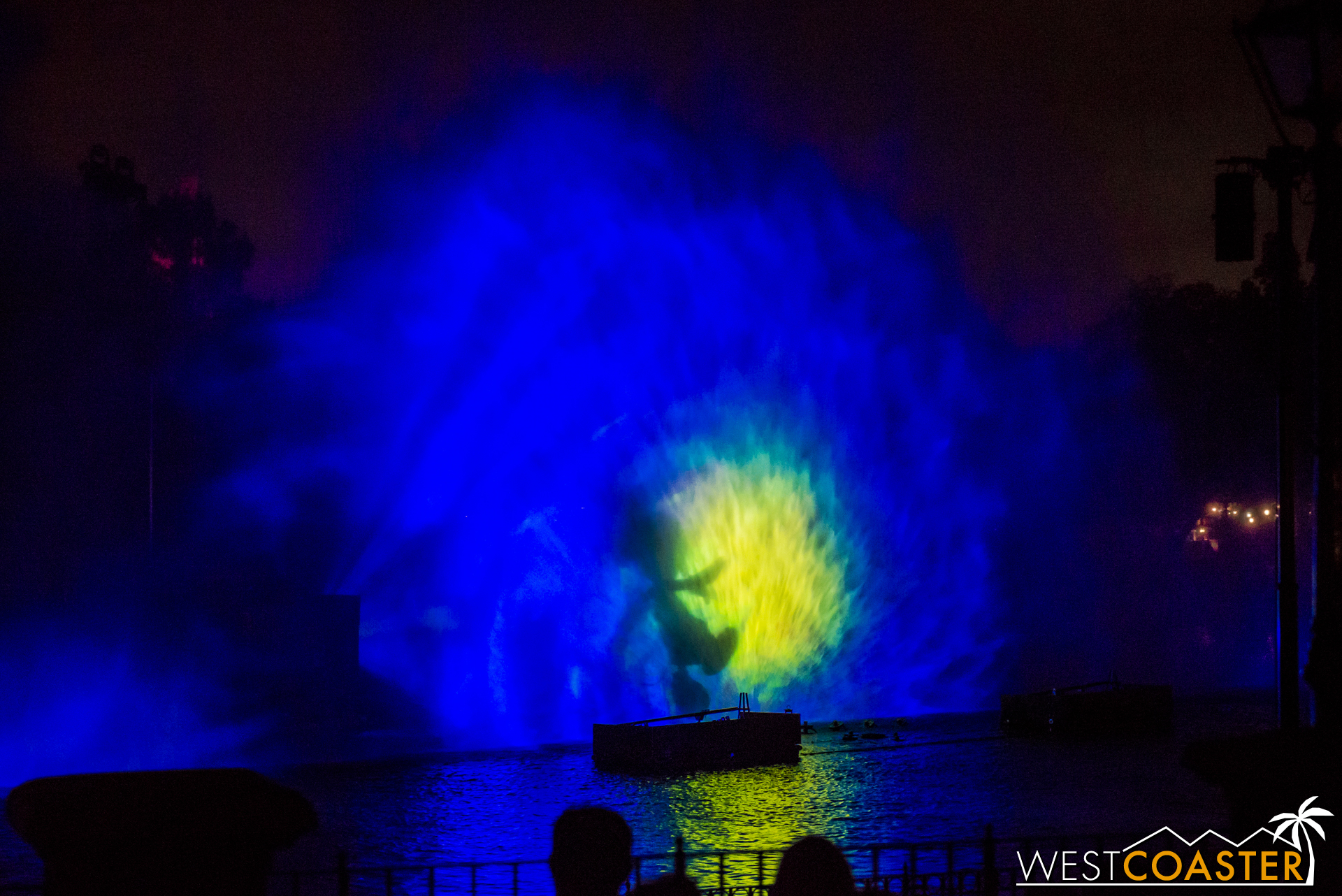  Mickey appears on the projection screens, plunging into the water, segwaying into a  Little Mermaid  /  Finding Nemo  interlude. 