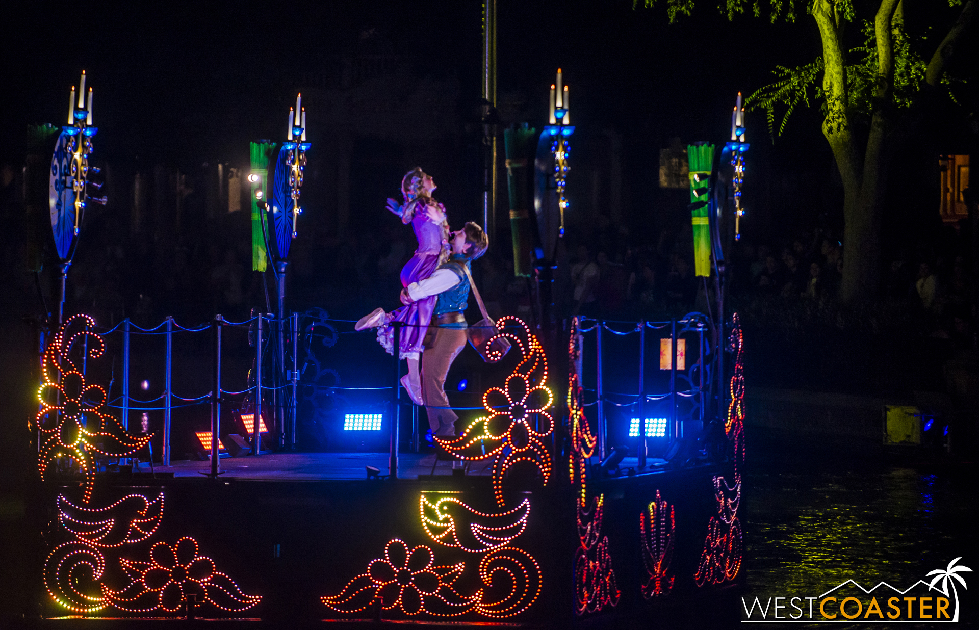  Their dance certainly has references to Snow White's dance, complete with a dramatic lift as the focus and music center on them. 