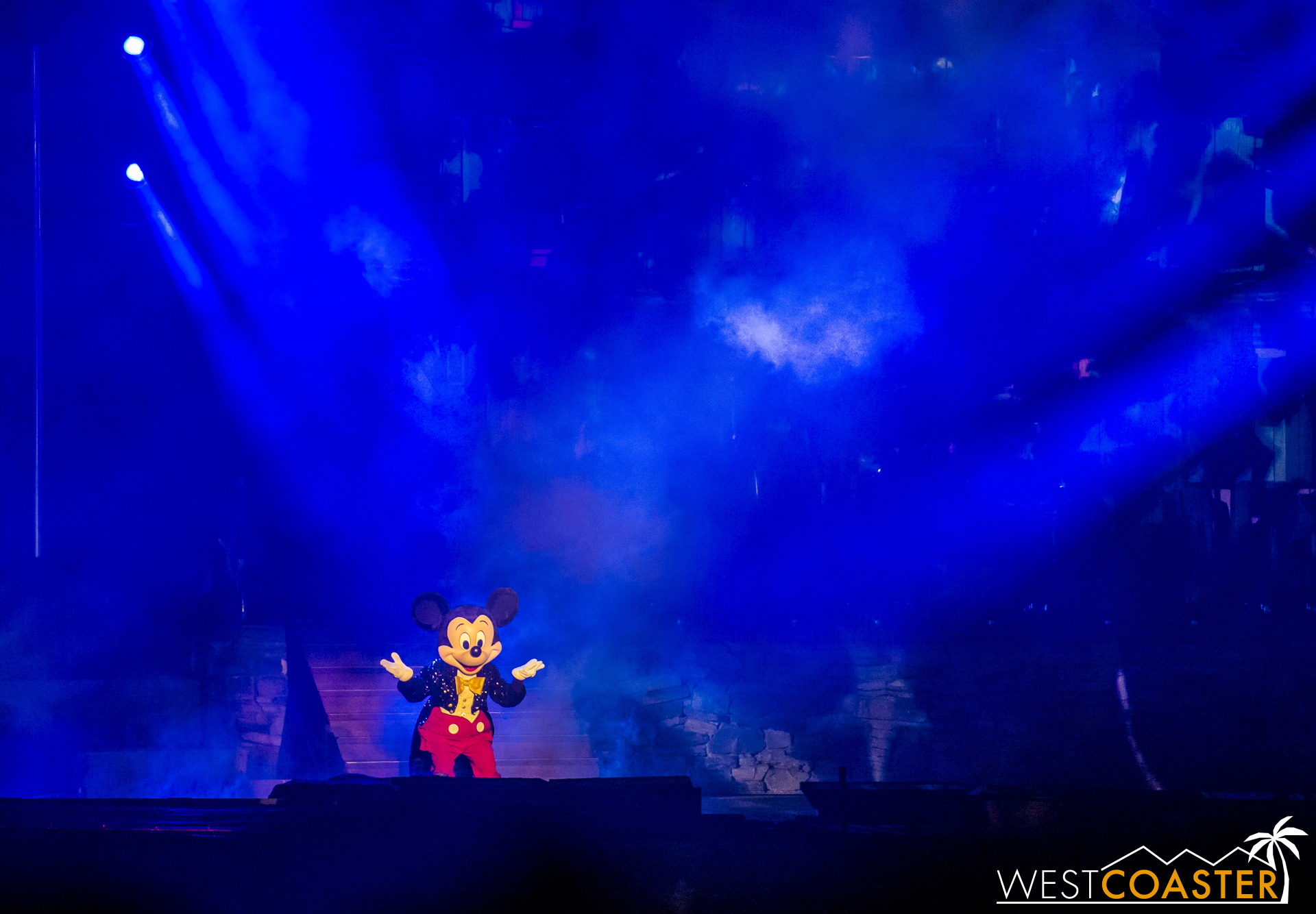  There's a brief bit of one last bit of conducting as a brief snippet from the Tokyo Disney Sea "Imagination" suite plays through. 