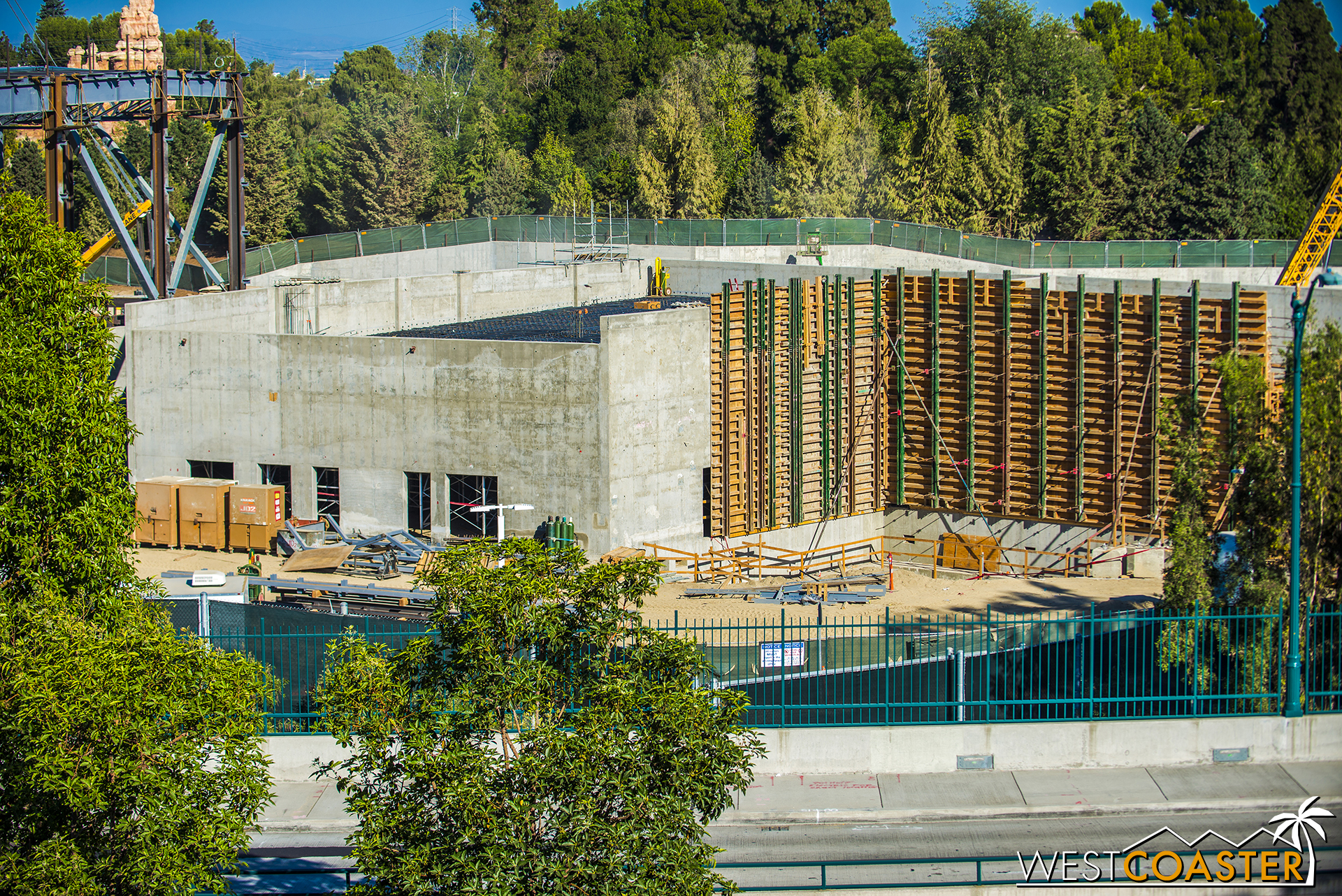  The formwork for concrete walls adjacent to the main ride building is progressing. 