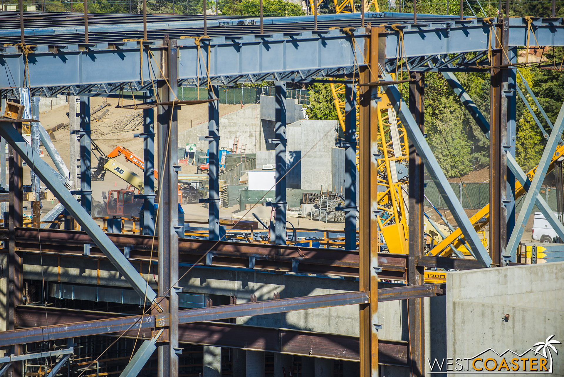  A glimpse through the tangle mass of steel shows not a ton of change on the Rivers of America berm side. 