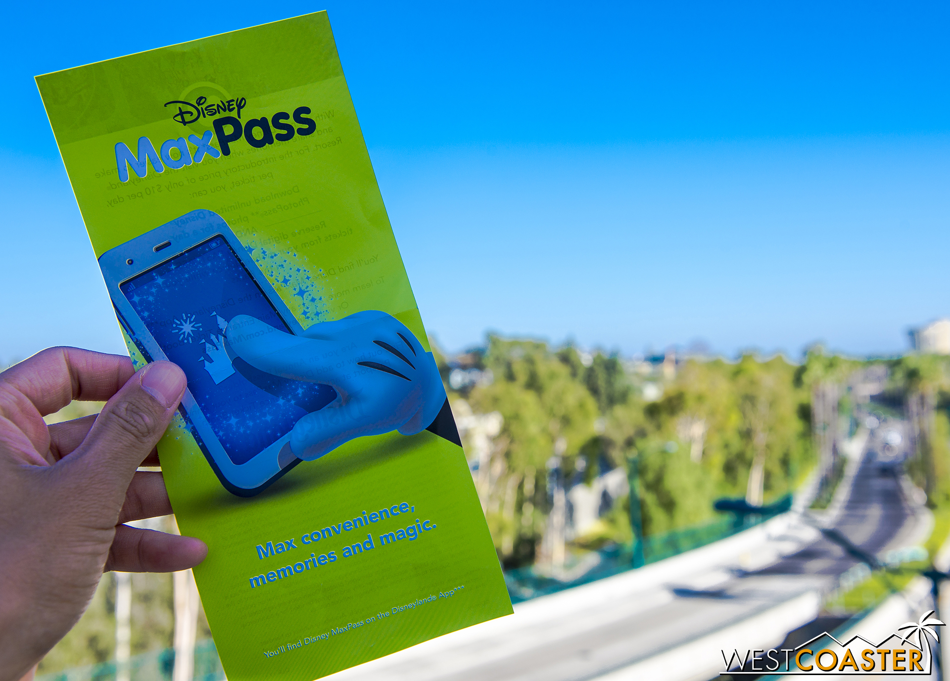  Disney is advertising MaxPass to all park guests. 