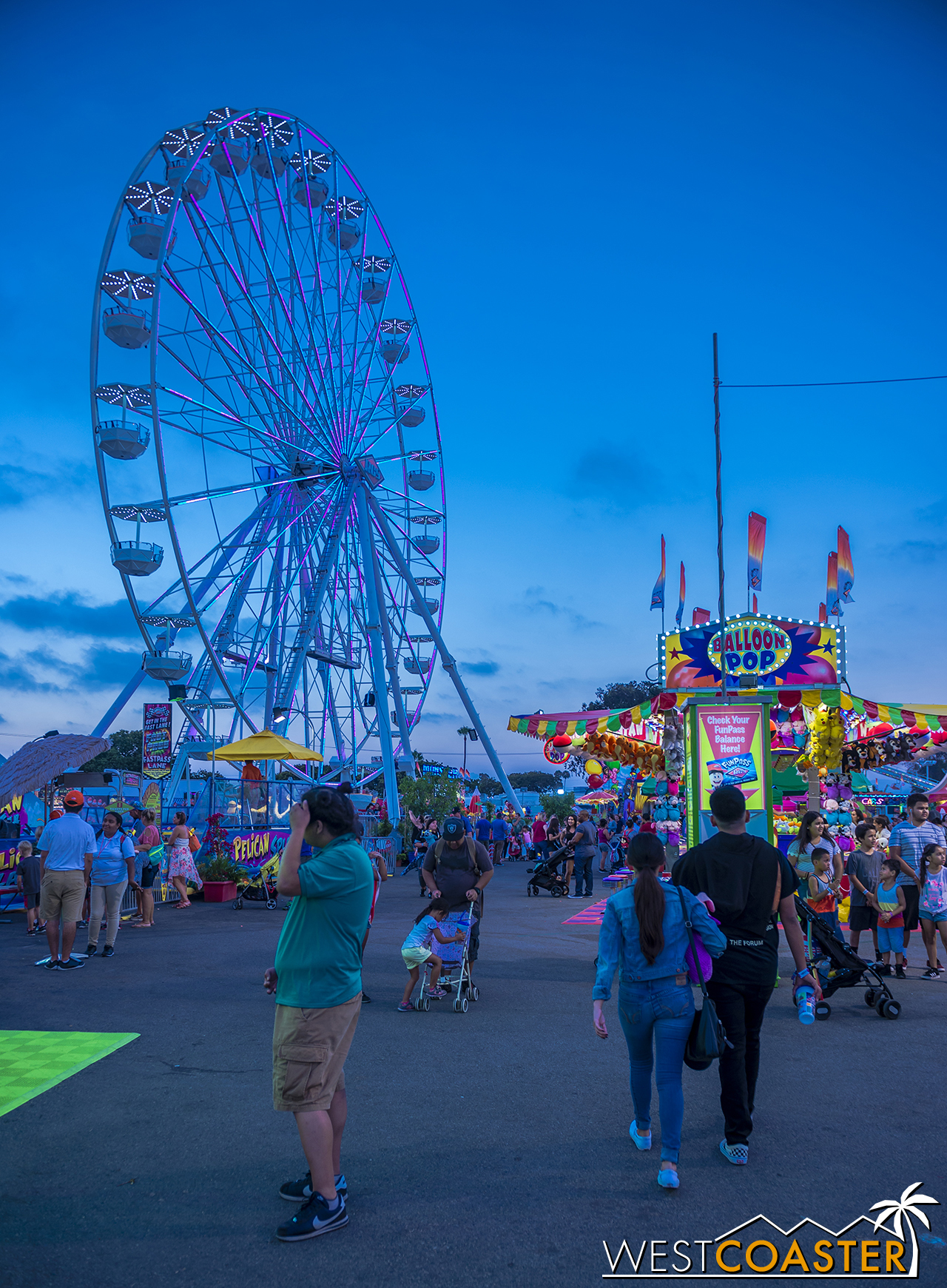  The rides here are the non-intense type that kids and grown-ups can enjoy together. 