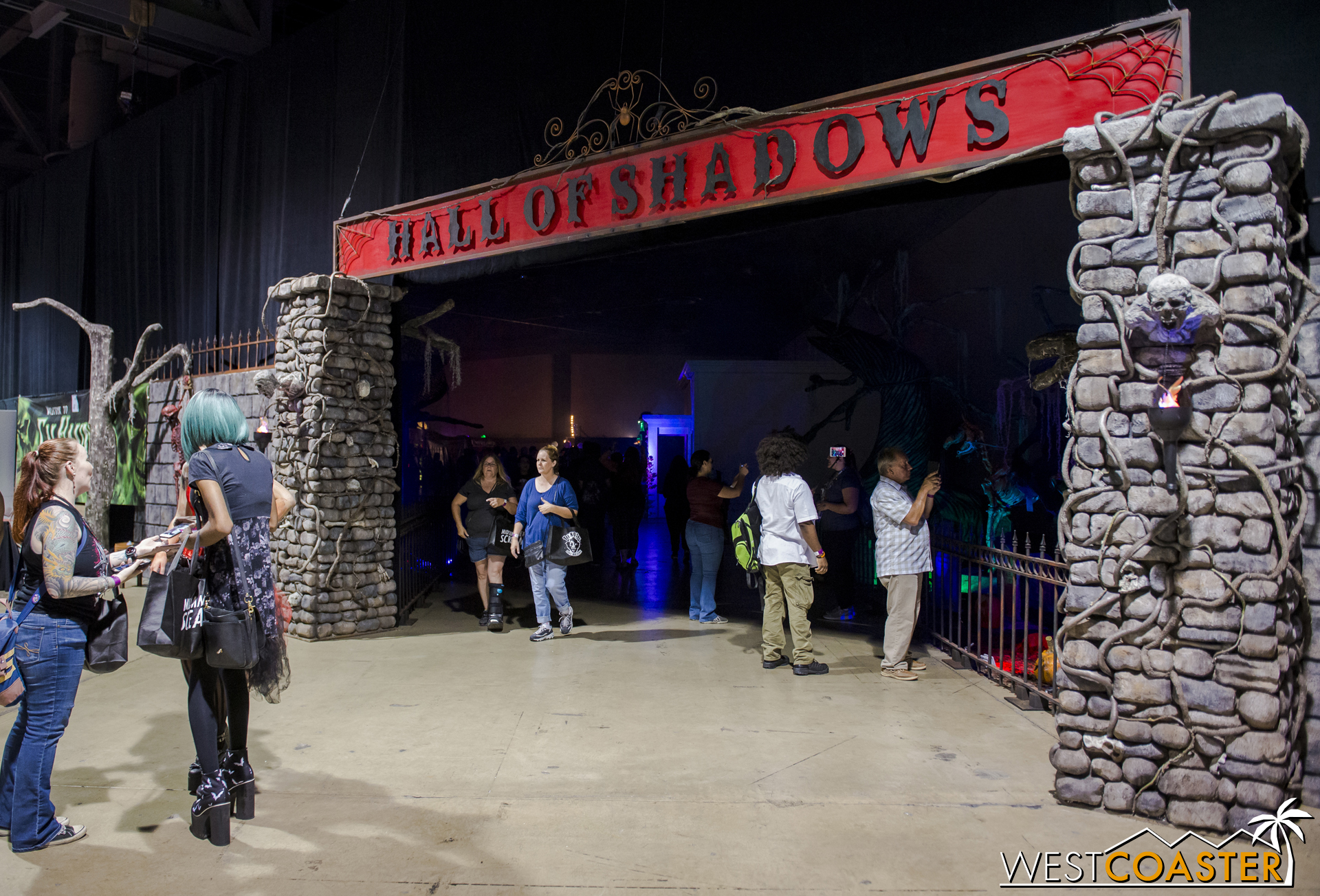  The entrance to the Hall of Shadows was beside the exhibition hall, identical to last year. 