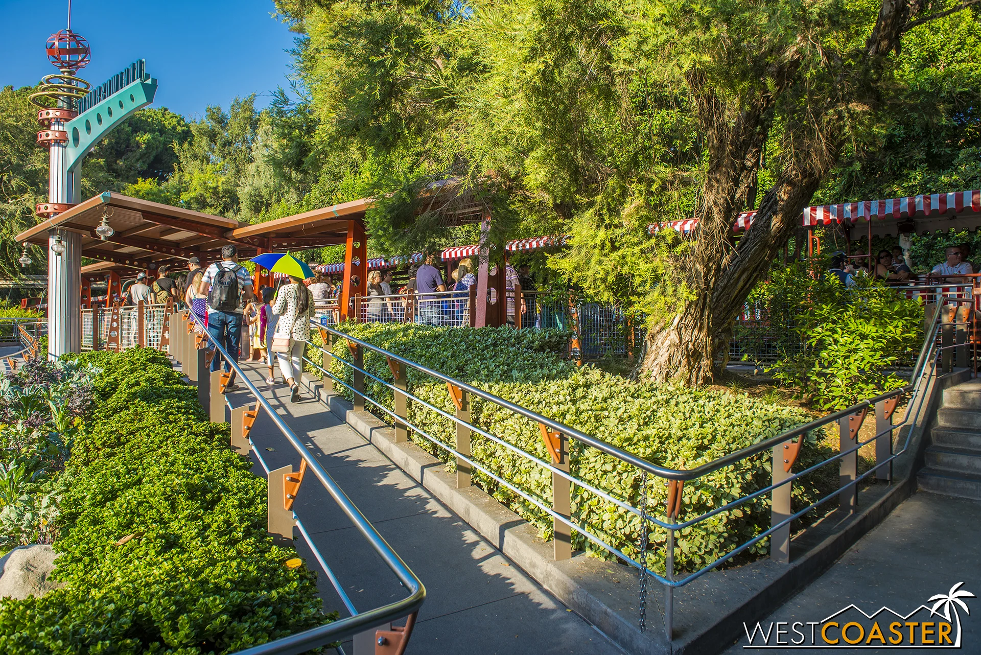For a shorter wait, however, try the Tomorrowland Station. Because it's tucked away over past the Autopia, less people wander over there. Plus, it's the "last" stop before returning to Main Street, which is less desirable for guests looking for a round circle trip.