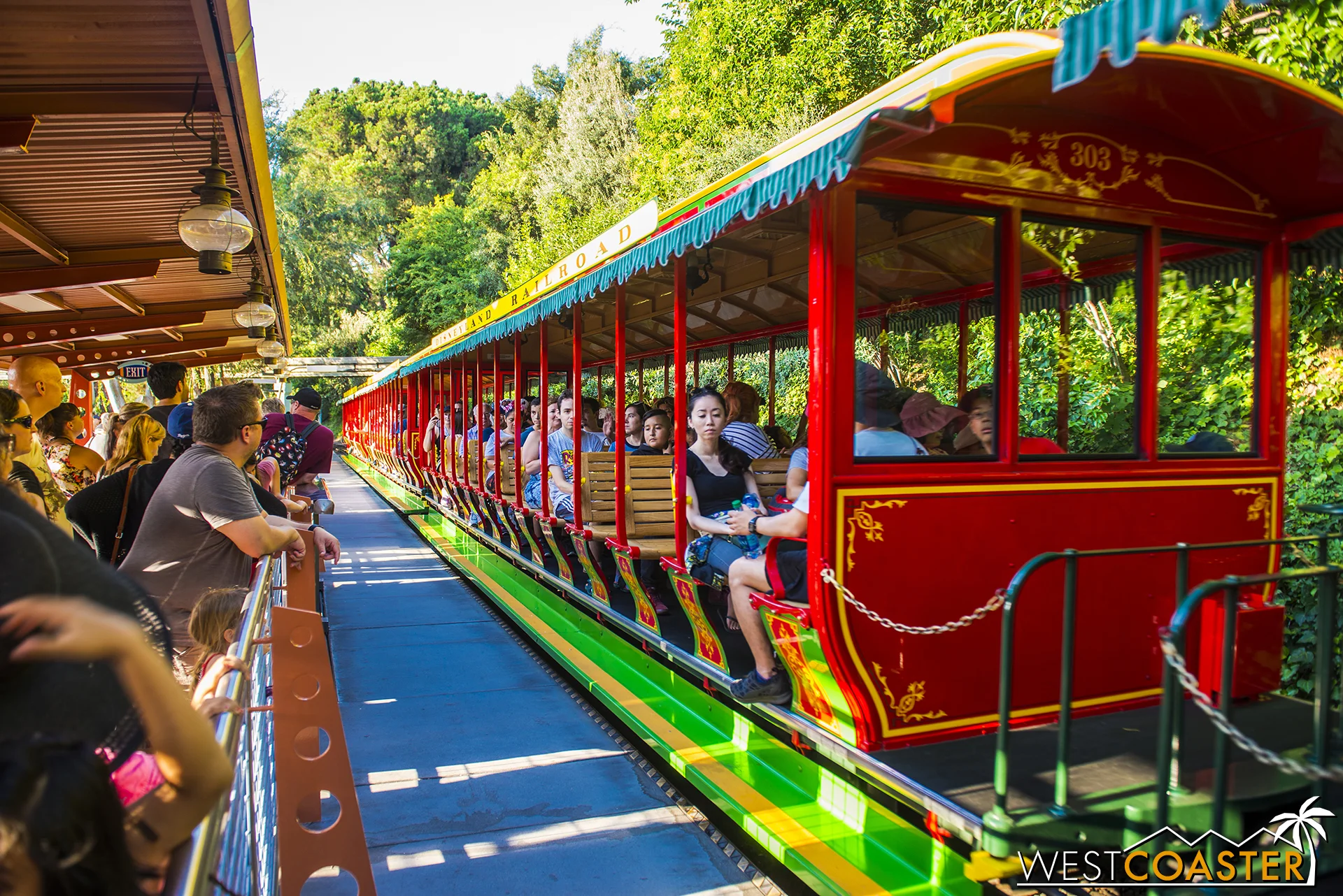 But compared to the longer waits at Main Street or New Orleans Square, my wait in Tomorrowland was only 15-20 minutes. It would have been faster if the Railroad was running four engines.