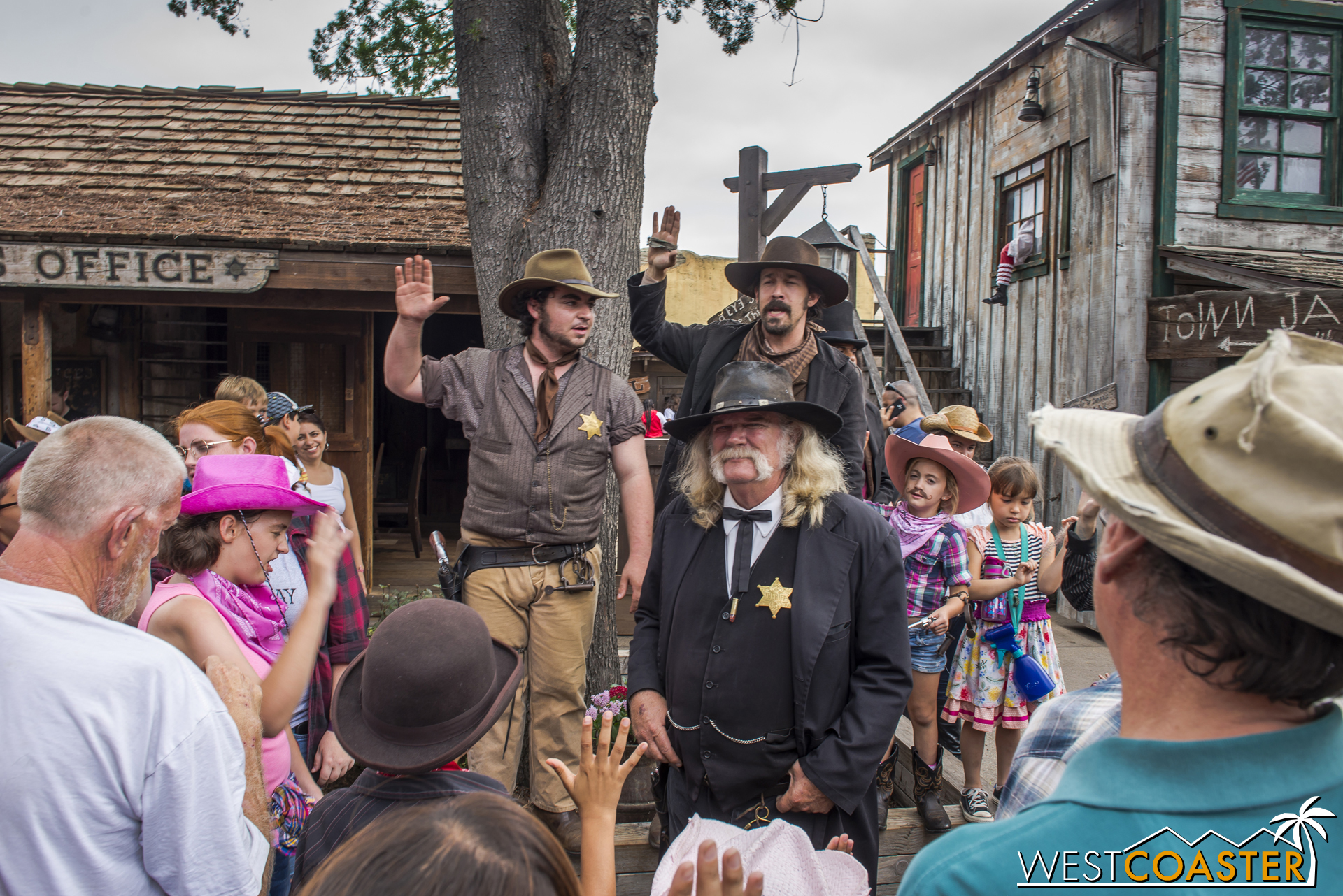  Word arrives that the Mayfields have been spotted holed up a the Calico Saloon, so Sherrif Wheeler and his deputies deputize volunteer guests to help them capture the bandits. 