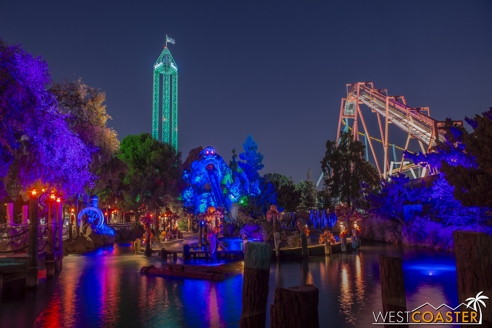  The Log Ride is gorgeous at night, in front of Supreme Scream and Silver Bullet. 