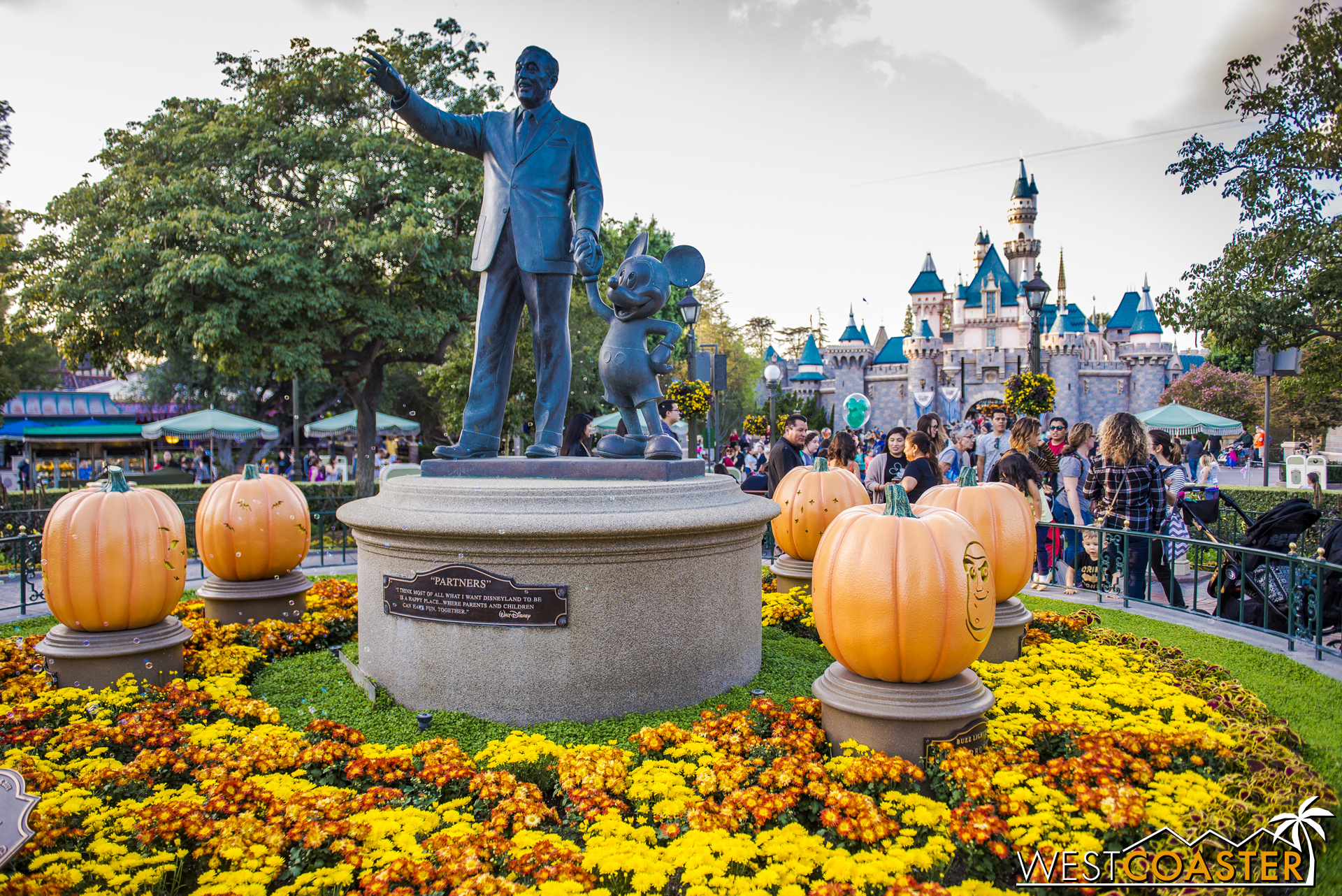  Walt, Mickey, and their pumpkins. 