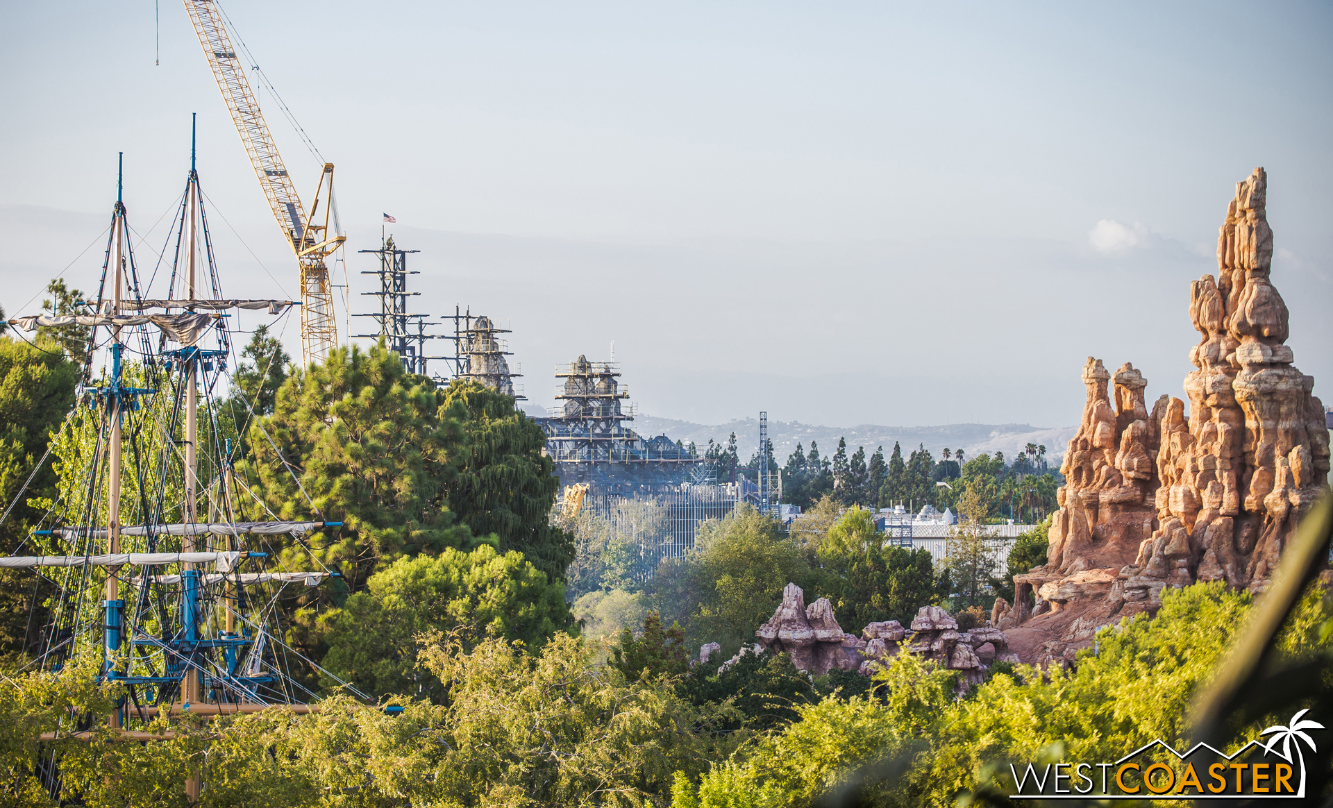  From certain parts of the park, the mountains are visible across the skyline. 