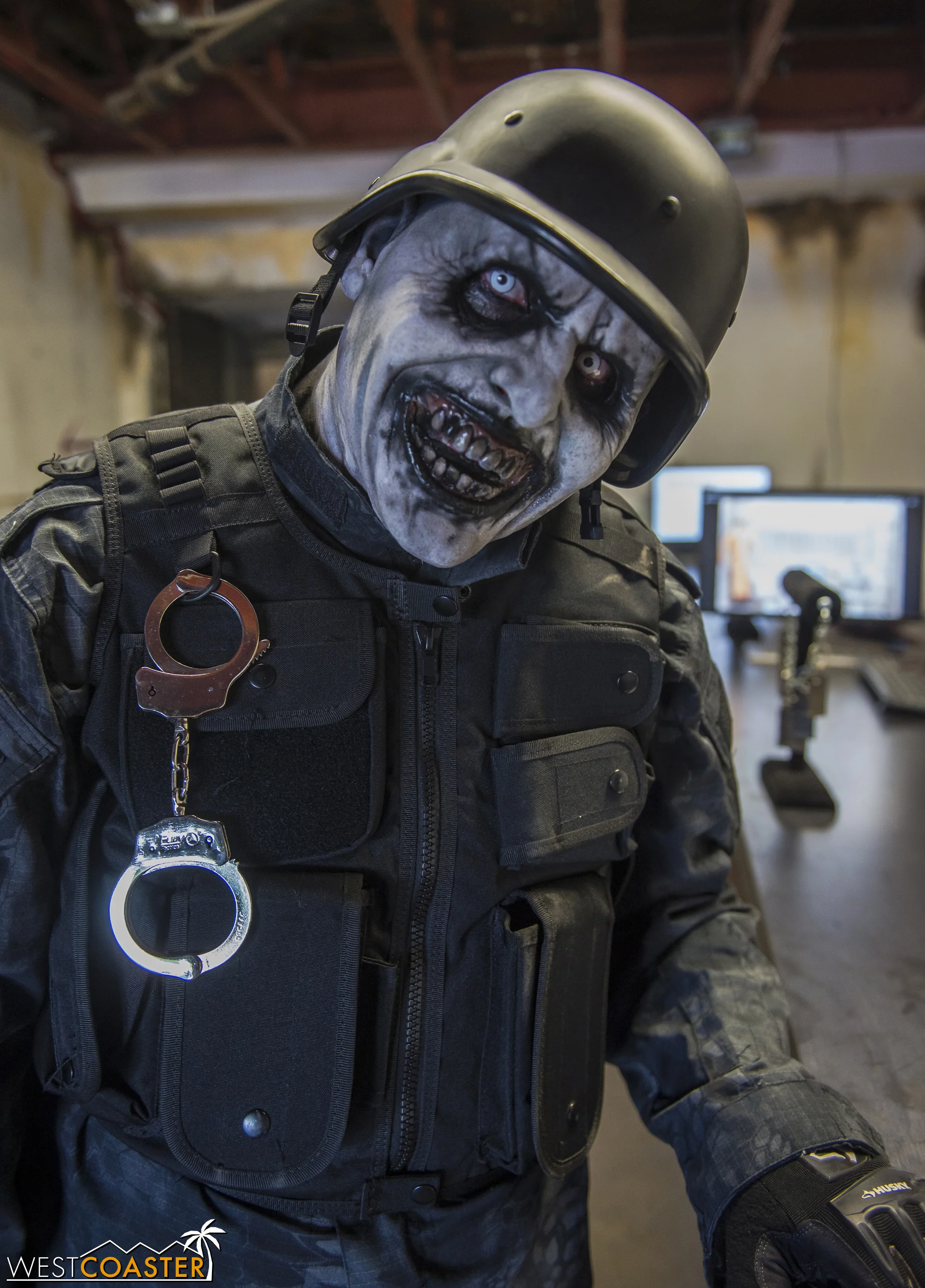 This year's 17th Door features a prison theme. The prison is not pleasant.