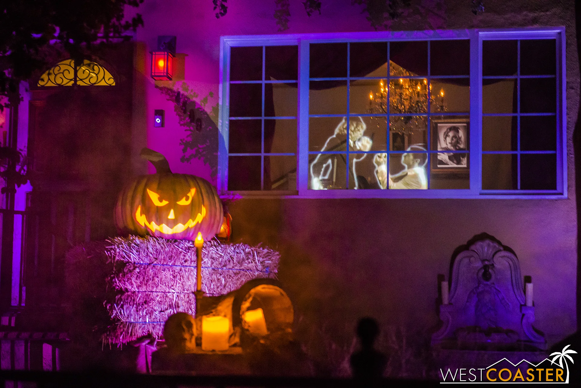 Projections give the show some dazzle and pop. Kind of like Billy Valentine popping the question to the doomed Julietta LaRue.