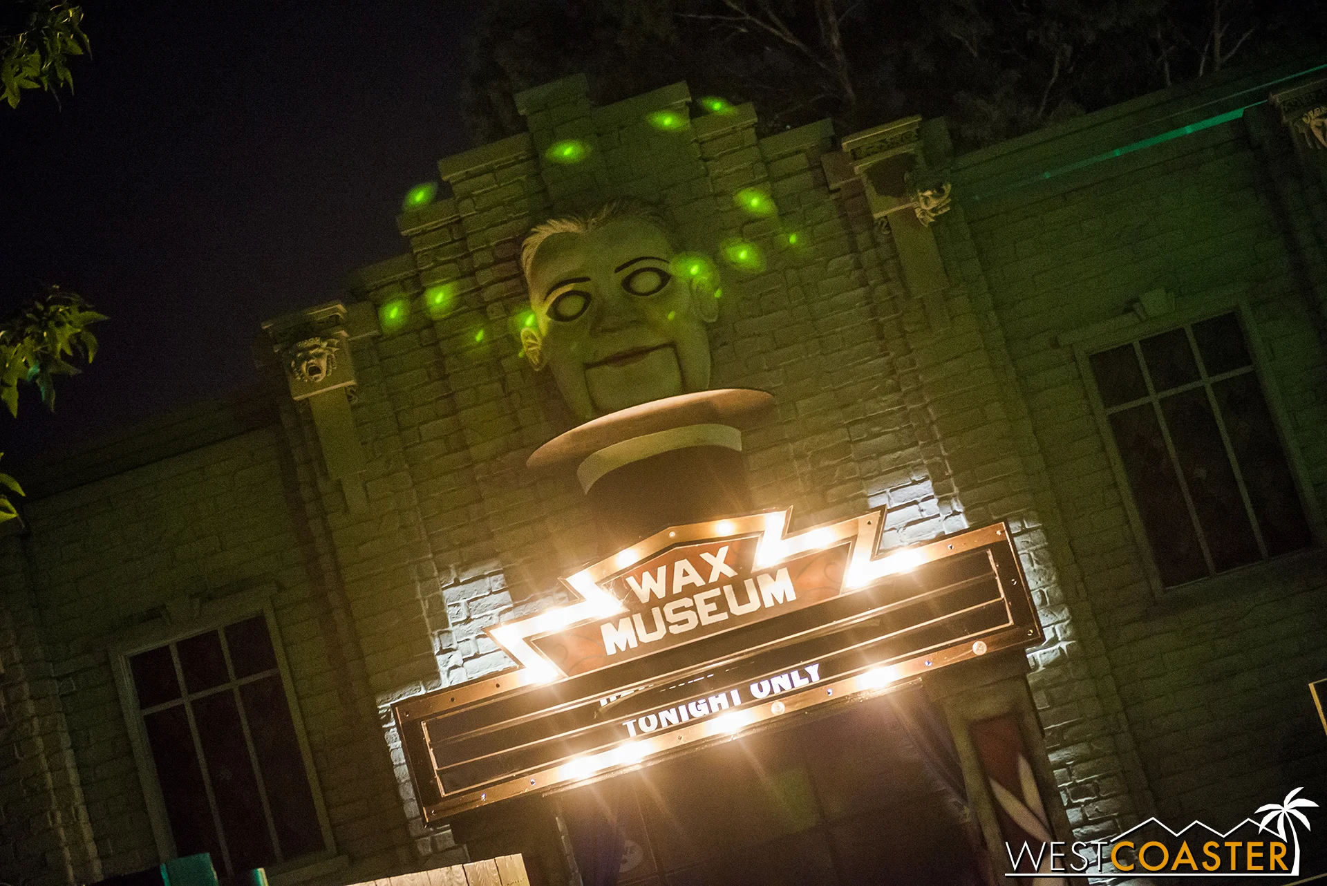 We were highly amused to find that the Black Magic facade from Knott's Scary Farm had made its way up north and been repackaged.