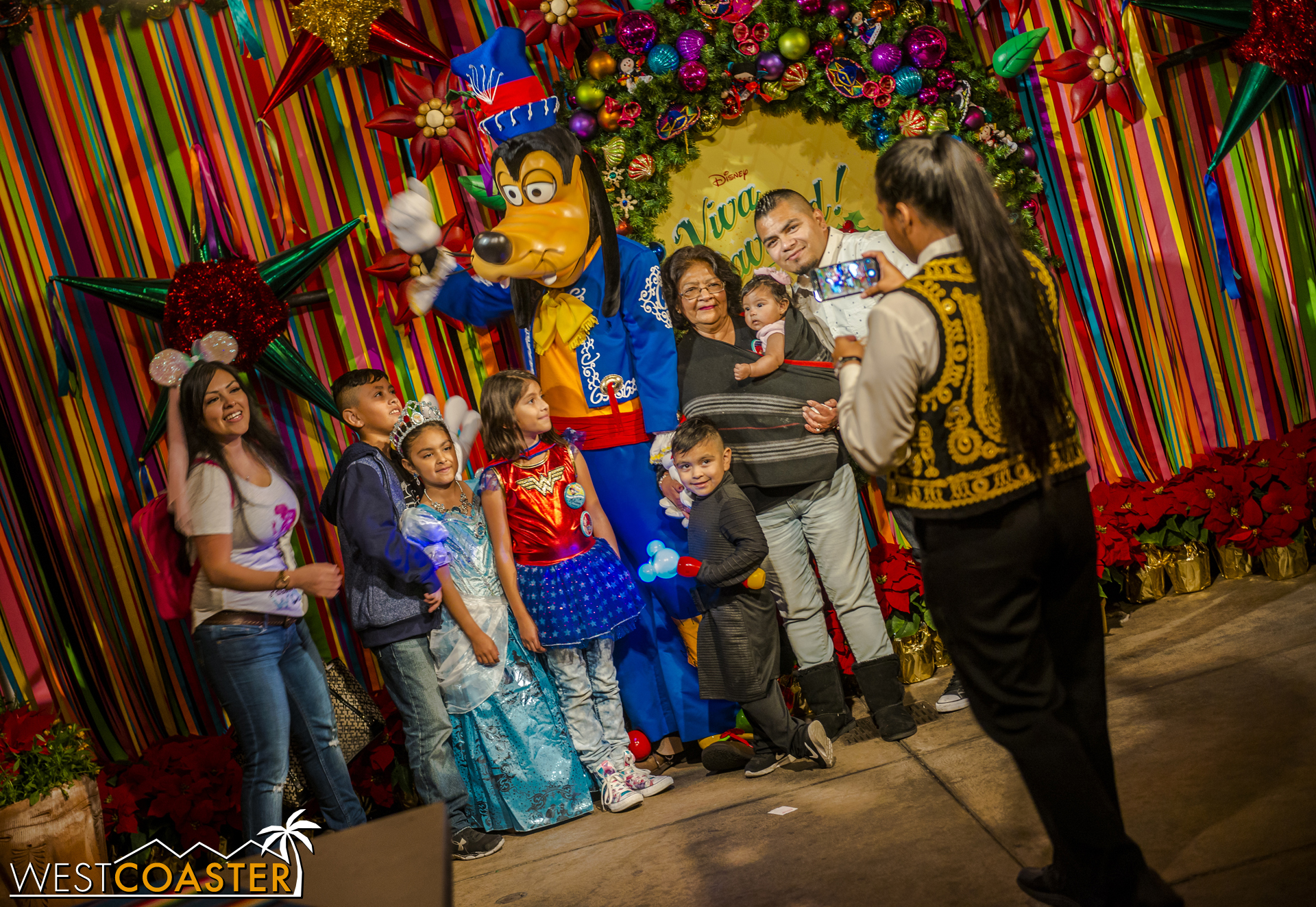  Guests can pose with Hispanic Goofy, or as they call him in Spanish... Goofy. 