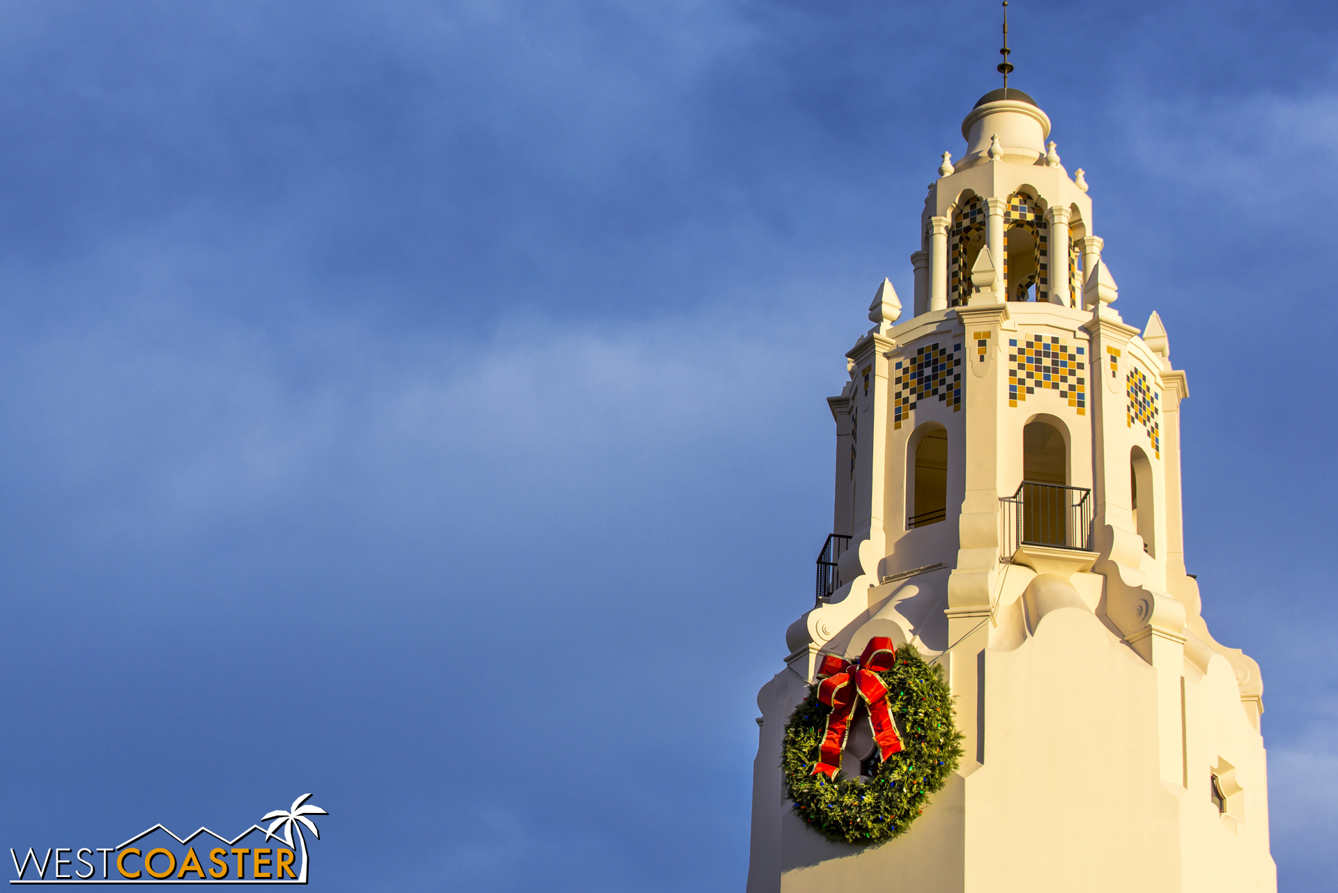  The Carthay Circle Restaurant tower isn't as elaborately themed as during Halloween, but I like the simple elegance of the giant wreath. 