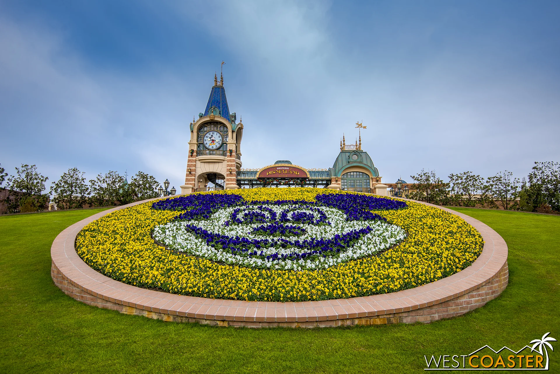 A familiar face greets guests at the very front of the park.