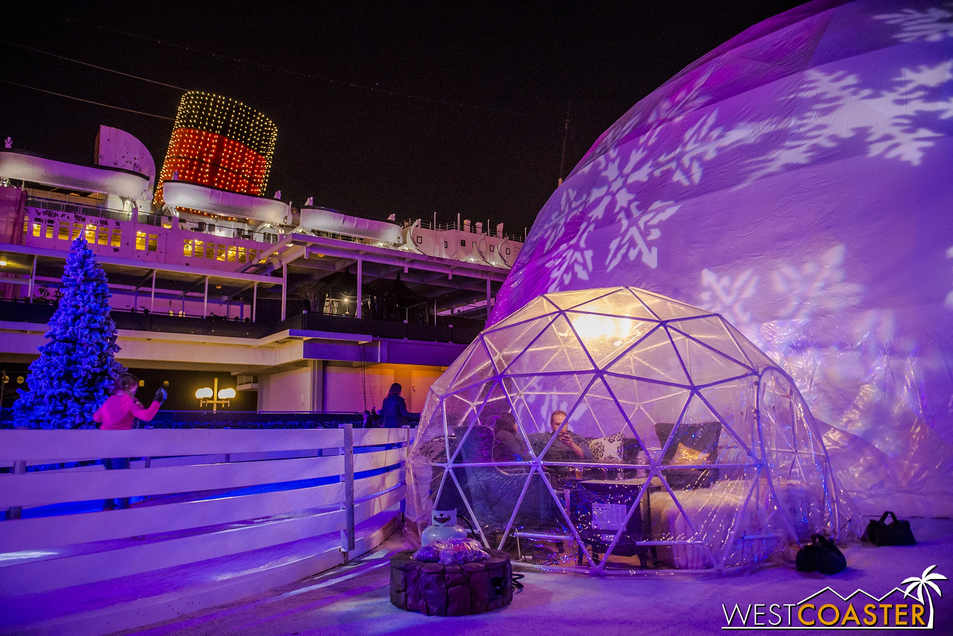 There are scattered domed "igloo" lounge areas that are lavishly furnished and very charming.
