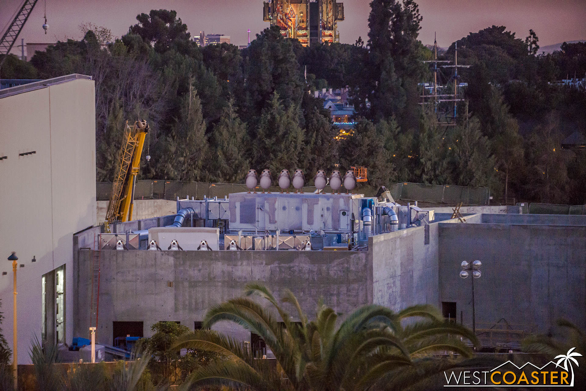  Over here, big mechanical equipment over the concrete building (perhaps part of a souvenir store or dining or maybe just conditioning utility space?) is coming together. 