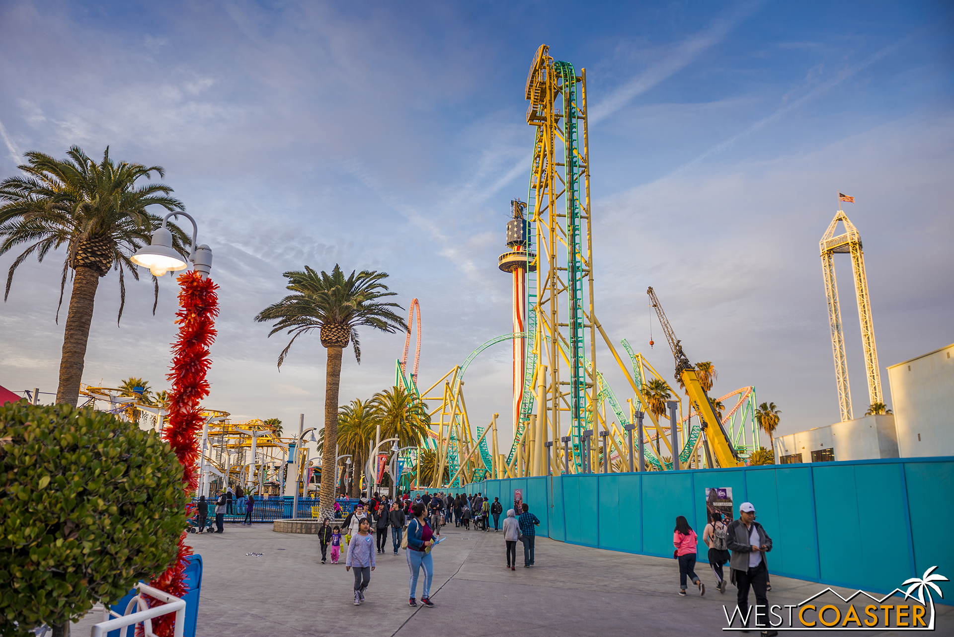  Oh hey, we're back at Knott's, and a wild roller coaster has appeared! 