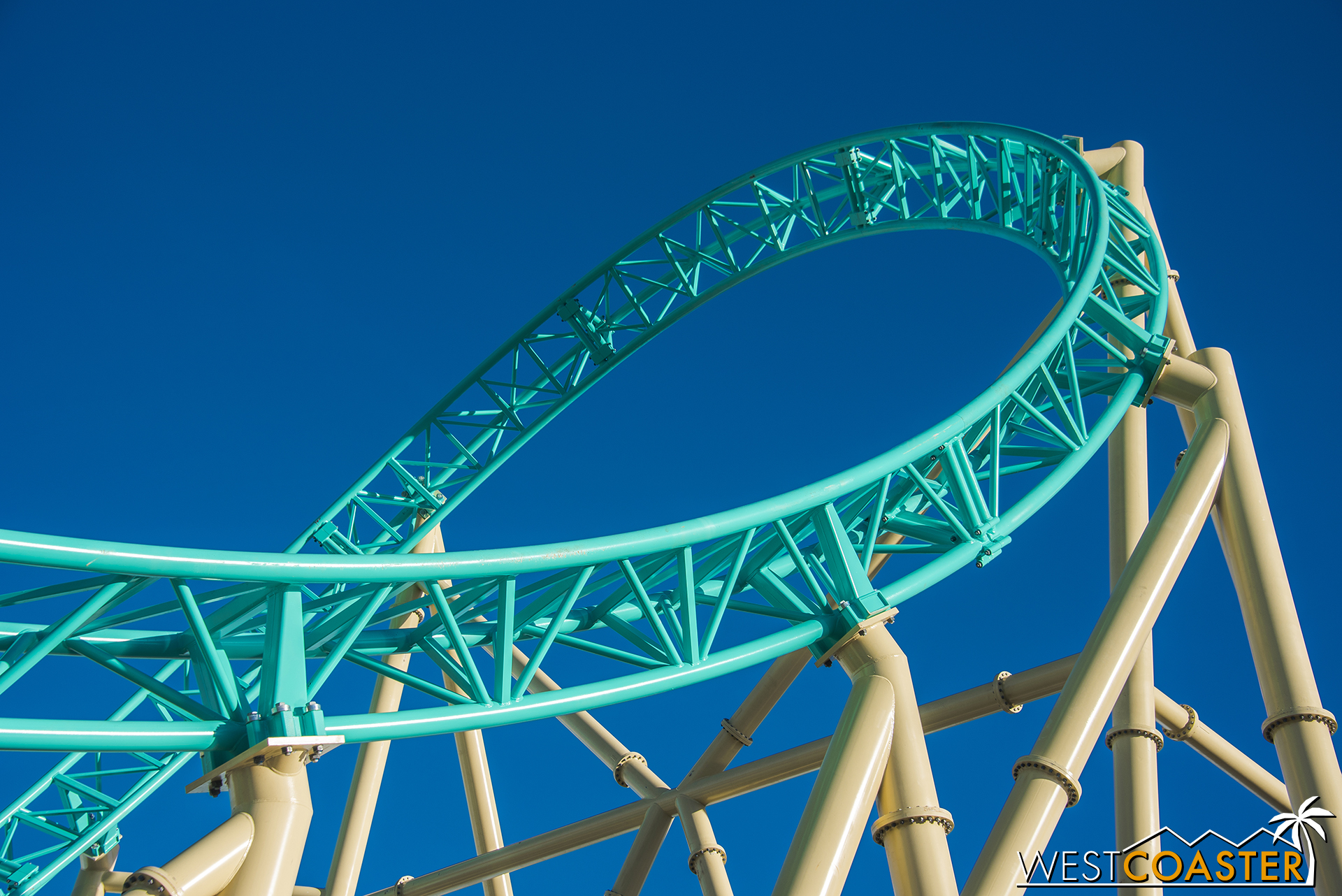  This sexy turnaround is one of five inversions on the ride, technically the first "dive coaster" in California. 