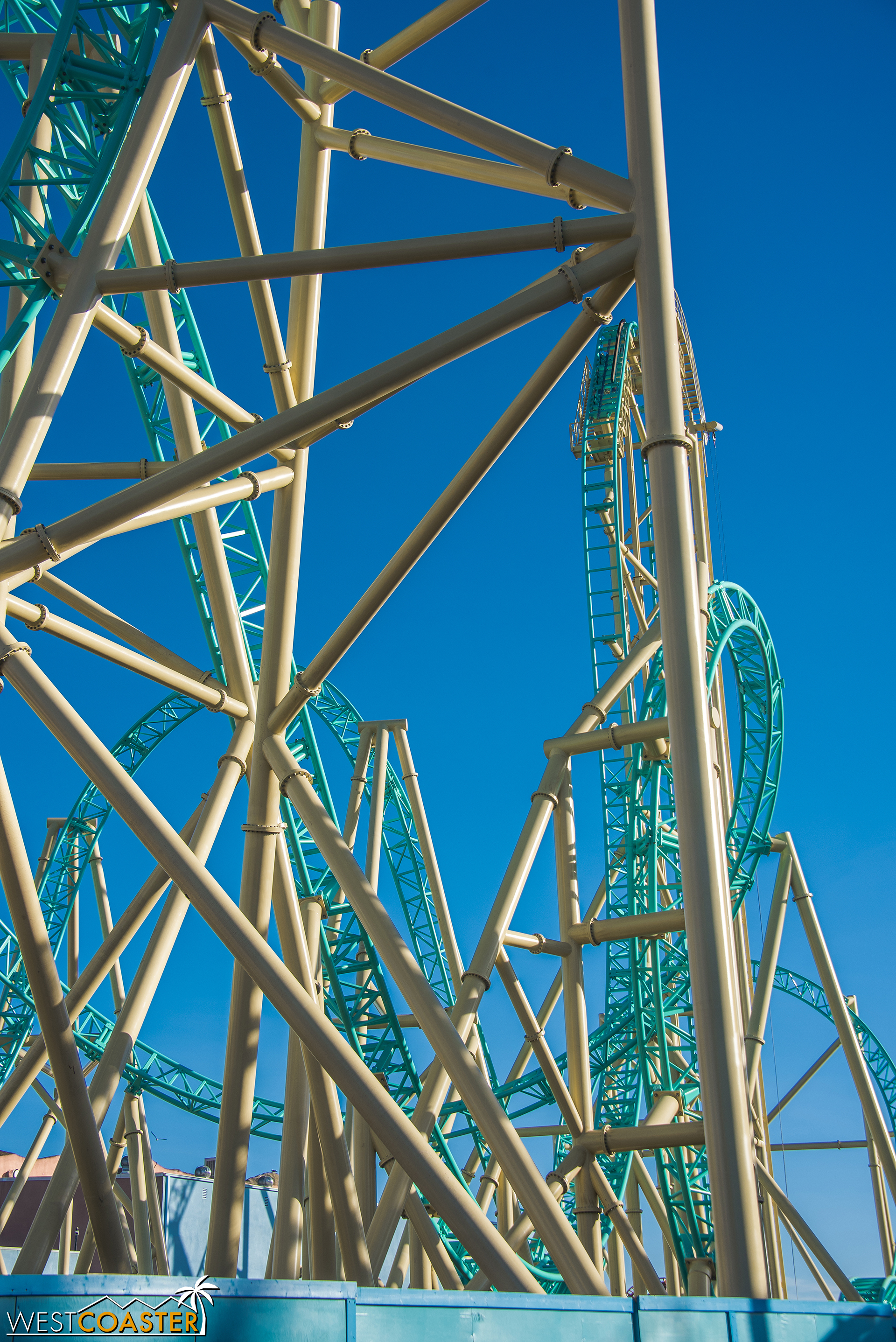  There are a LOT of supports in this ride.&nbsp; It's defintely been over-engineered to meet California's strict seismic standards. 