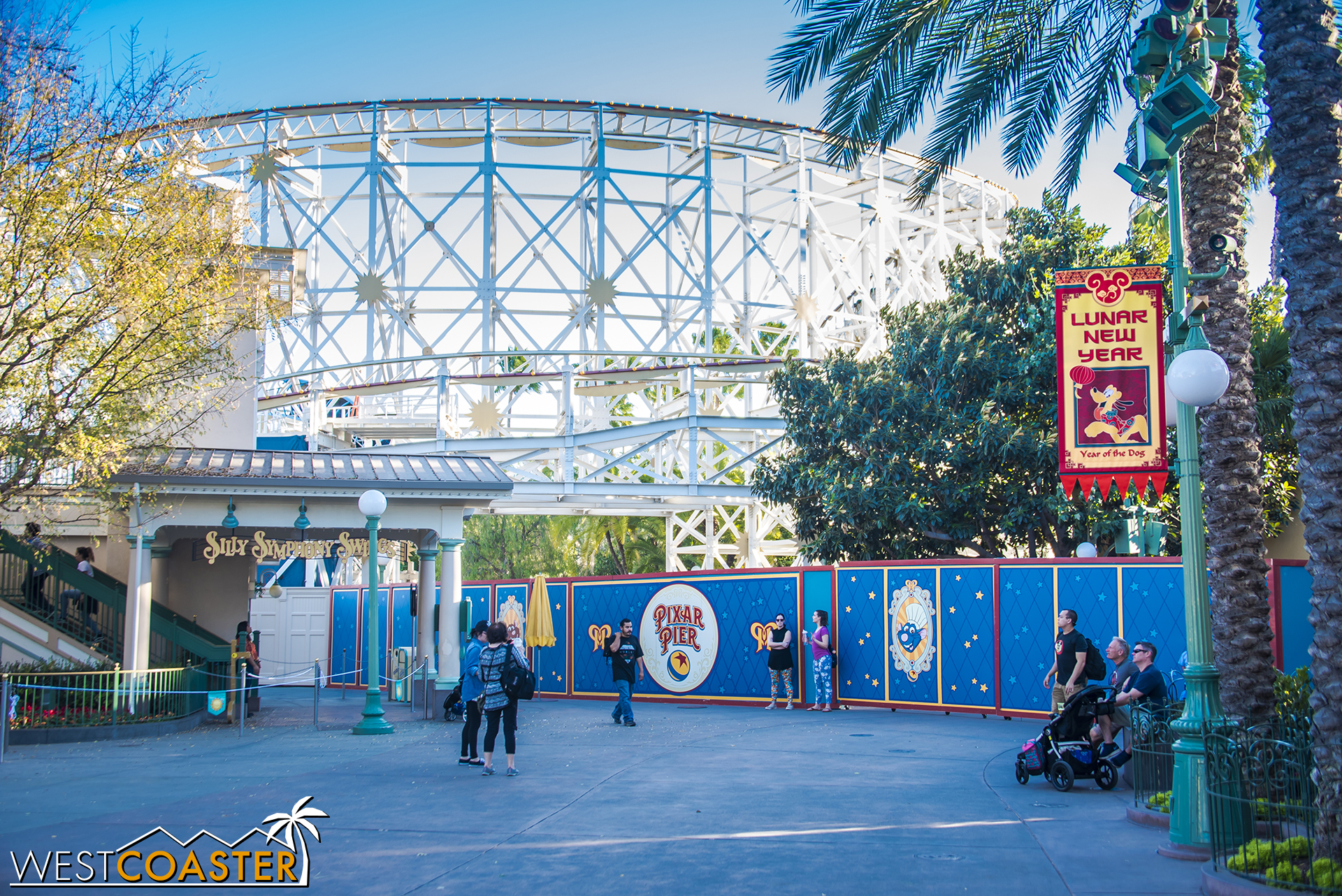  From the Boardwalk restaurant area, you can see the other side of the work walls and the closure area. 