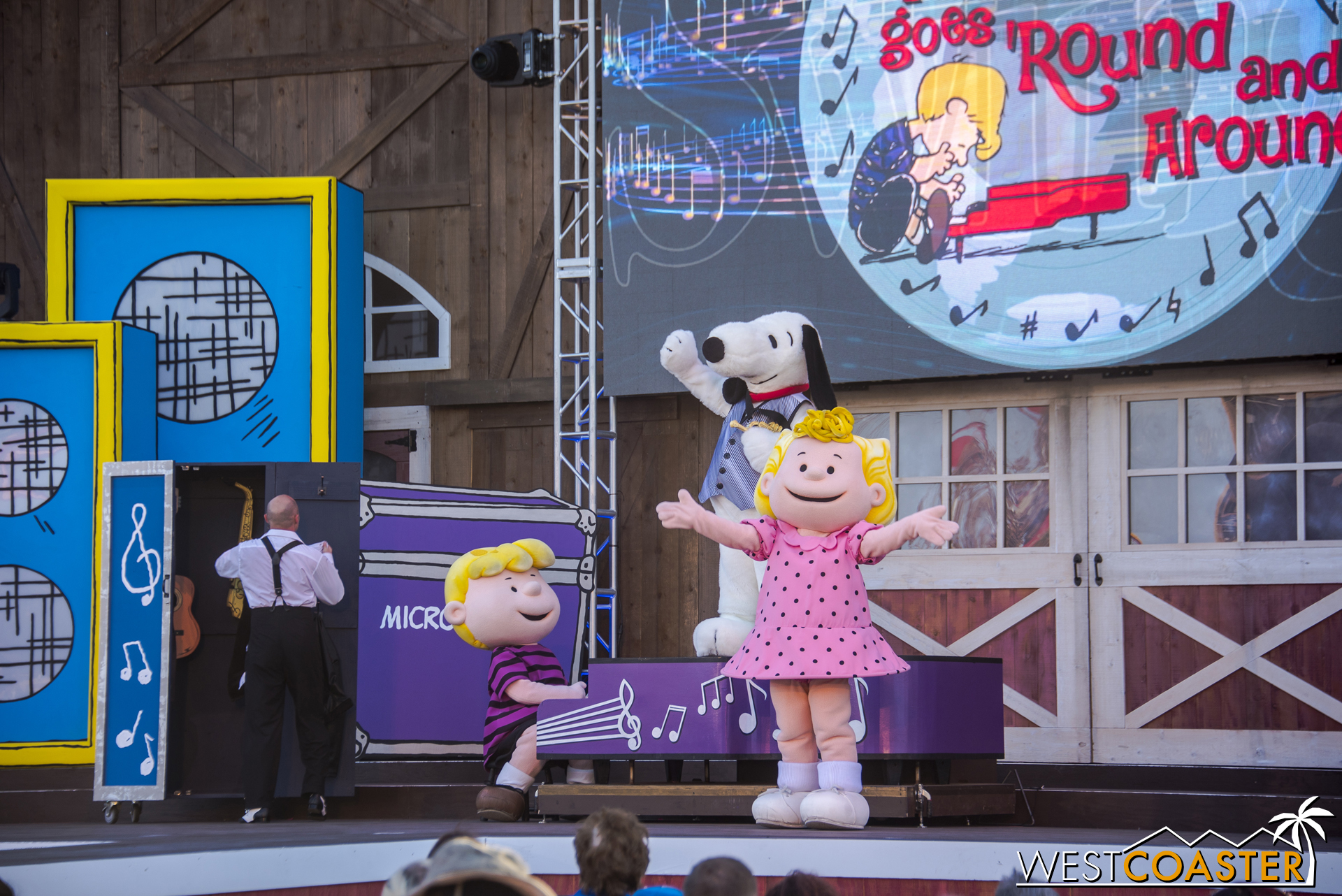  Schroeder, Sally Brown, and Snoopy jam through a variety of genres in this Calico Stage show. 