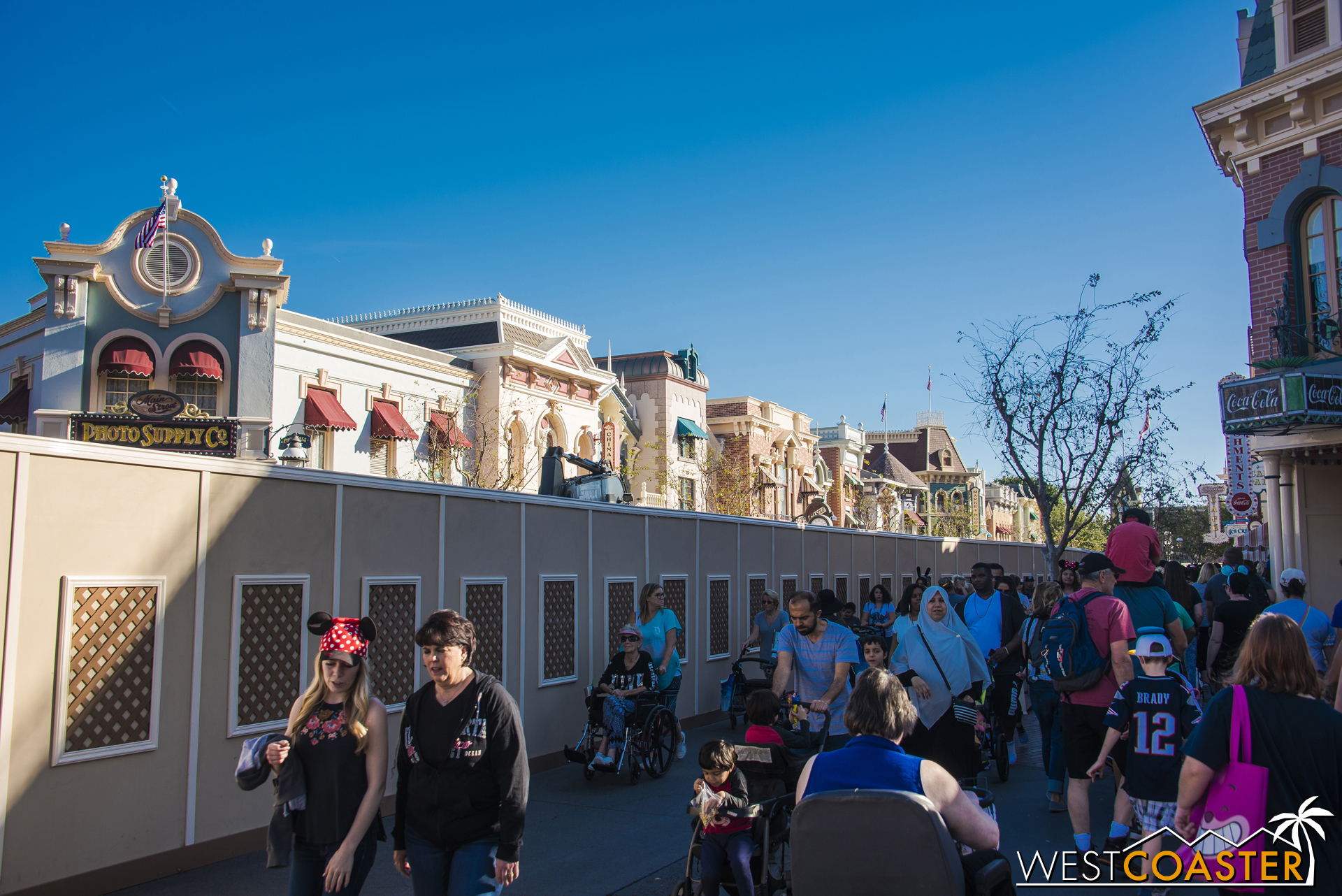 And the crowds through Main Street haven't seemed too bad during the times I've crossed up or down the path.