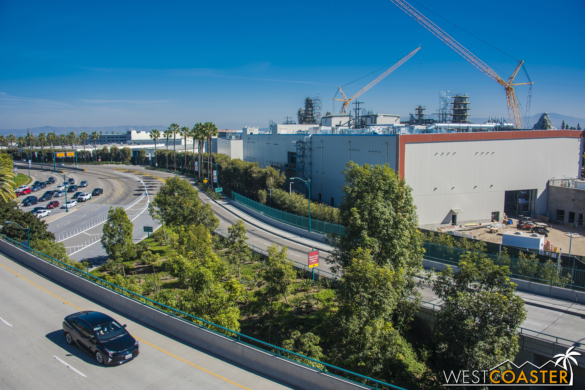 These photos were taken from Super Bowl Sunday, where it was surprisingly packed in the parks (as you can see from that backup of cars entering Mickey and Friends).