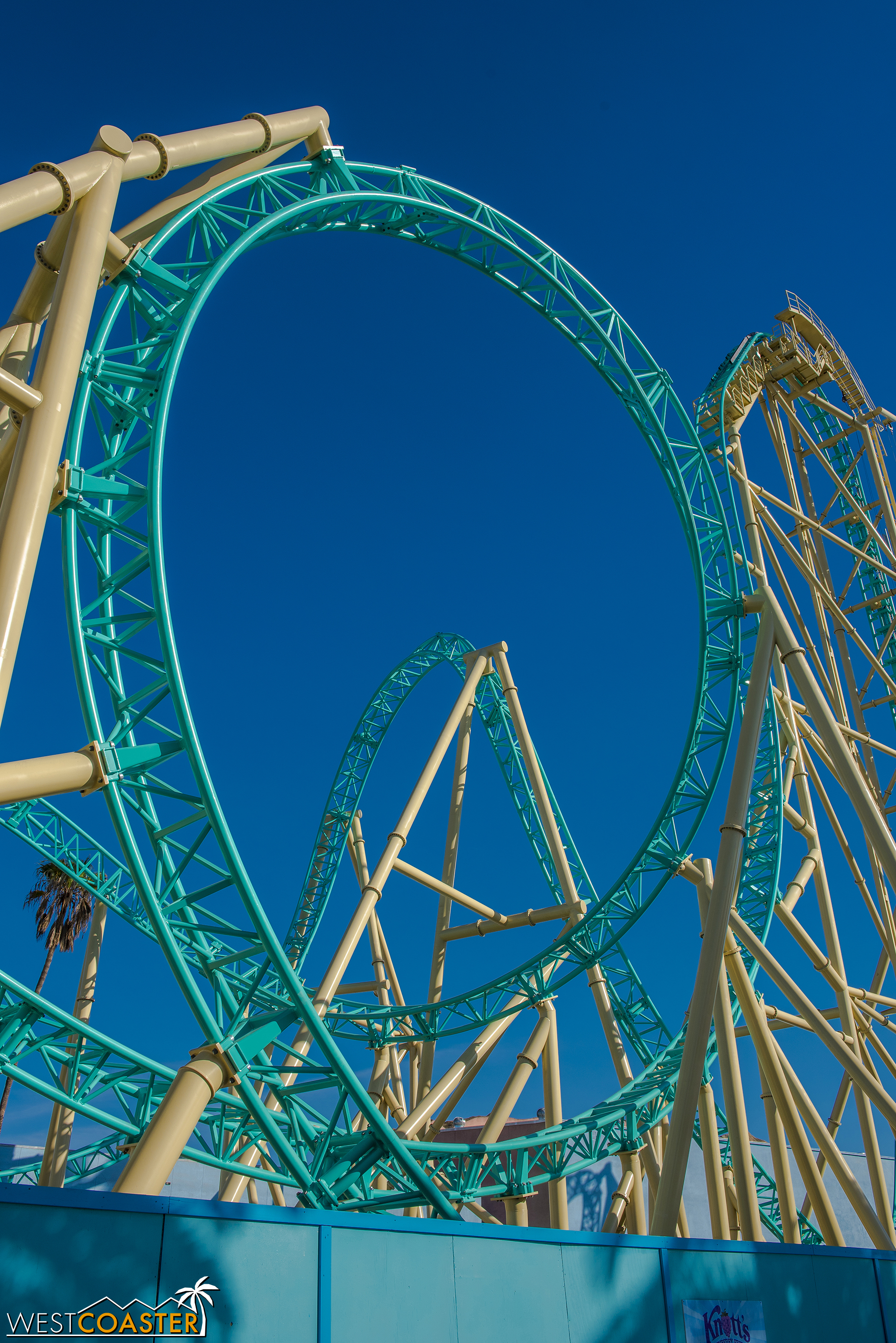  The final "cobra roll"/"boomerang" swoops wide over the first drop. 