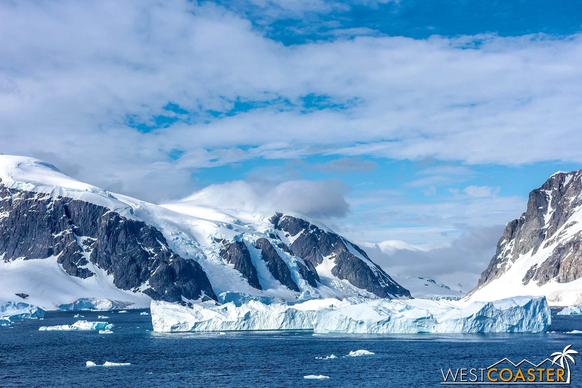 Mountains, snow, icebergs... THIS is the Antarctica most envision!