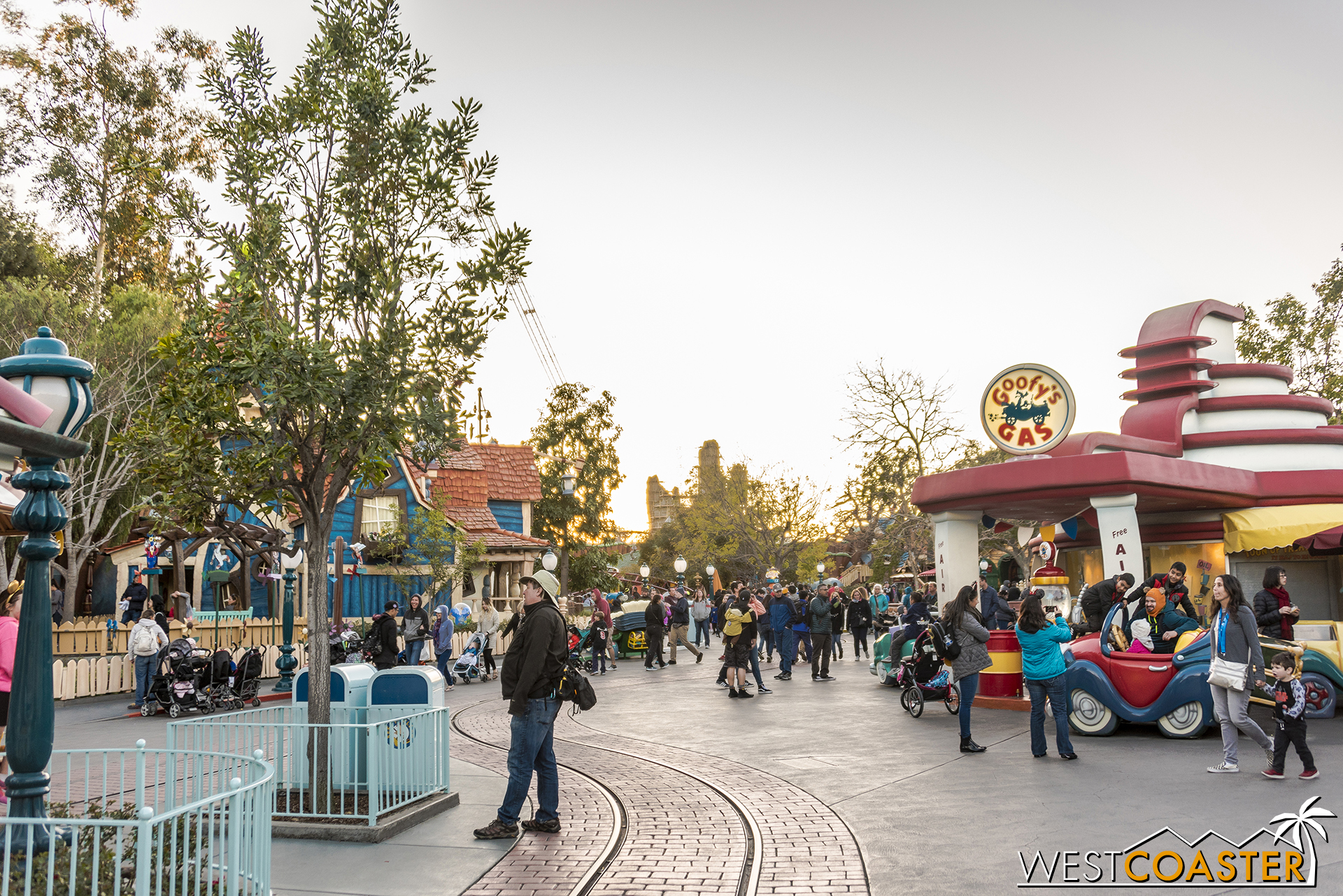 I mentioned last week that the towering rock spires of Batuu can be seen from Mickey's Toontown.