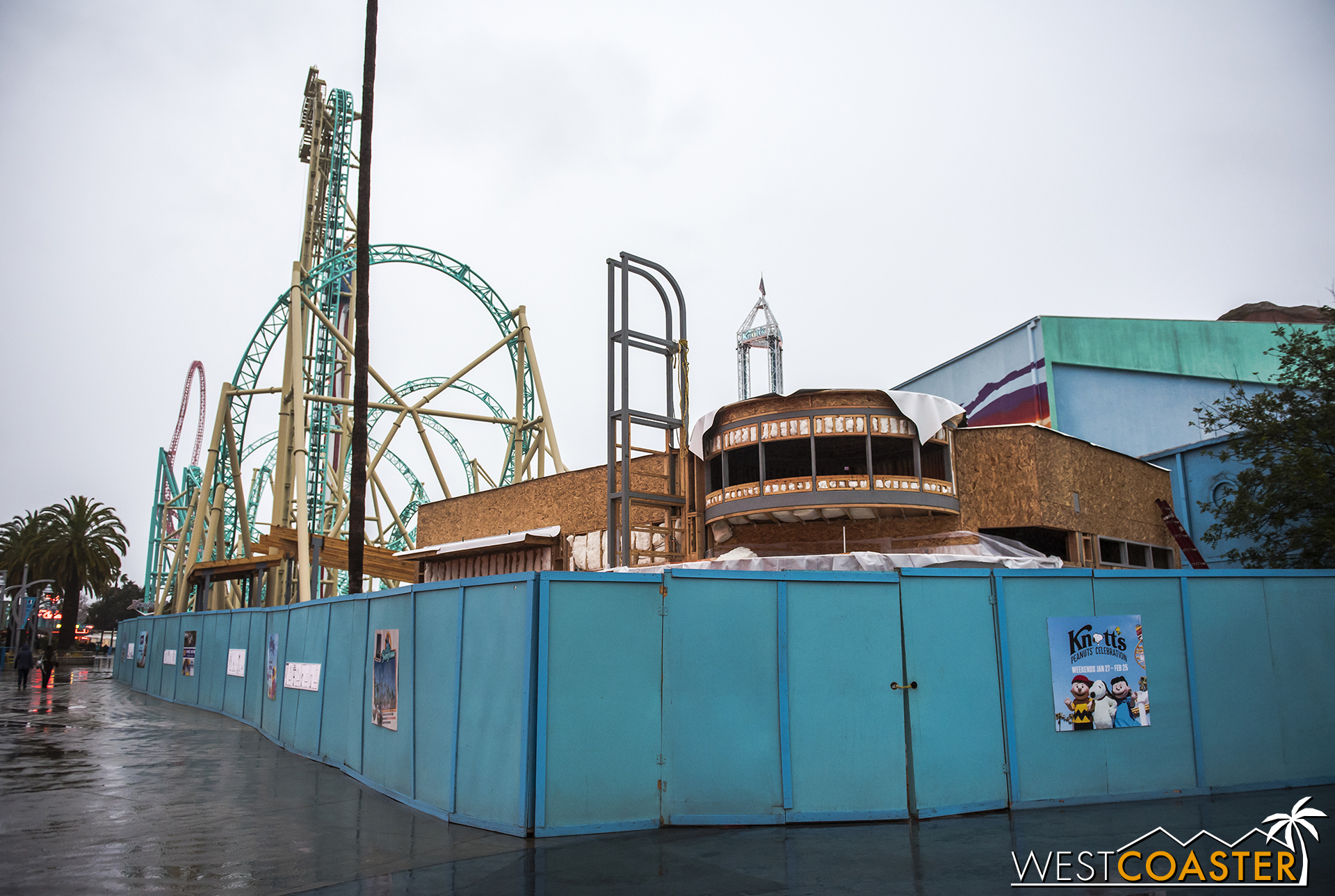  Looking from the Johnny Rockets side. 