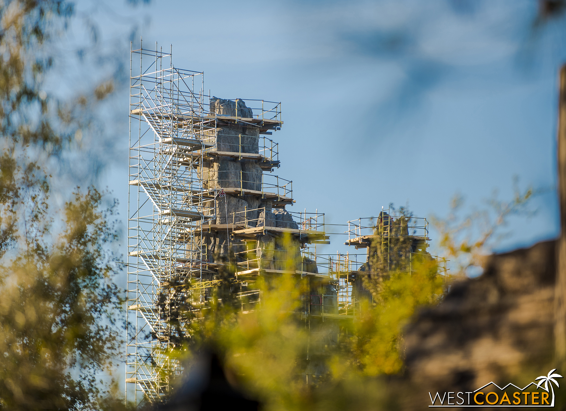  Speaking of Frontierland, here's a glimpse of a Batuu butte (a Batuutte?) from Big Thunder Trail. 
