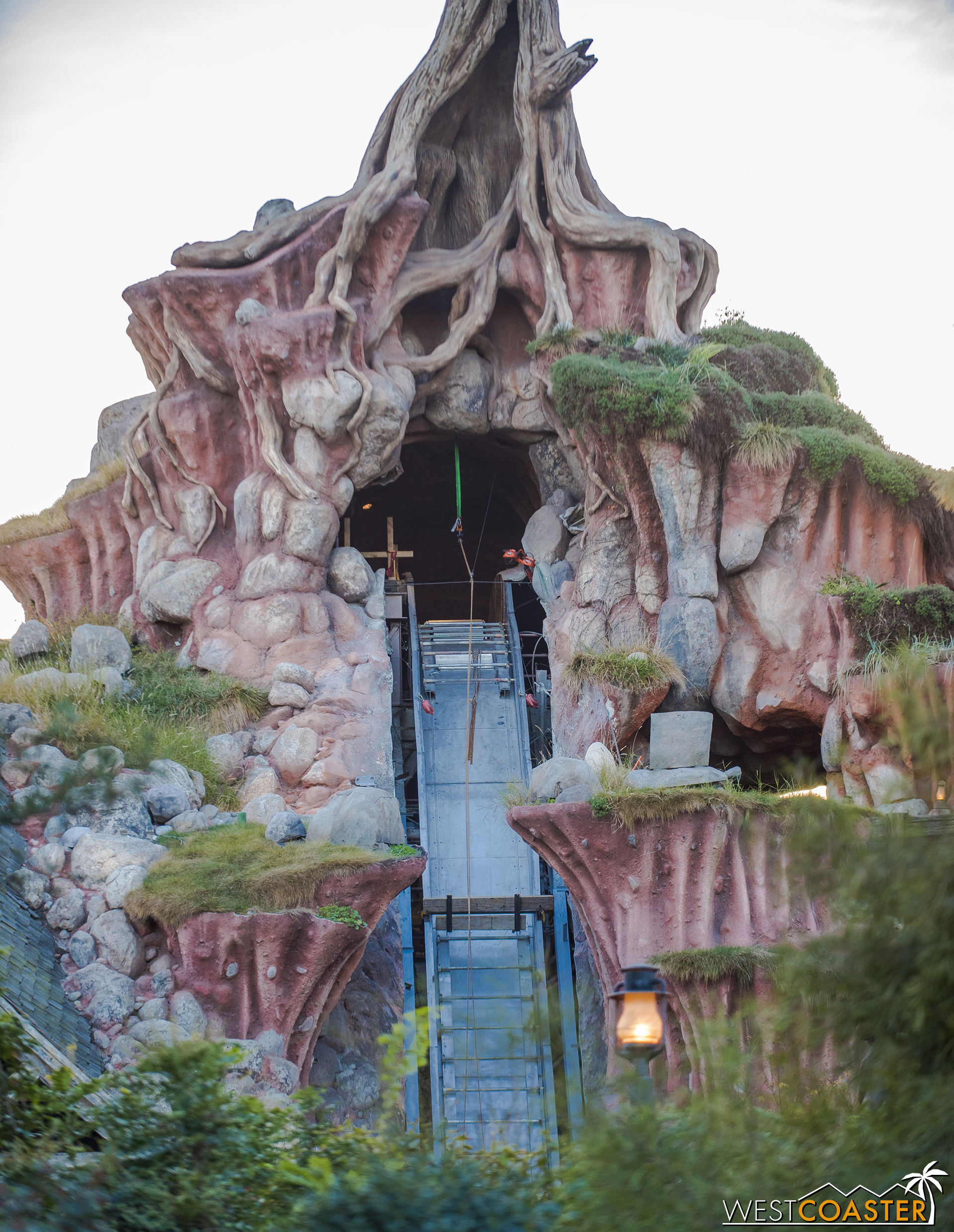  Splash Mountain... still not splashing.&nbsp; Though at least the actual flume seems to be returning! 