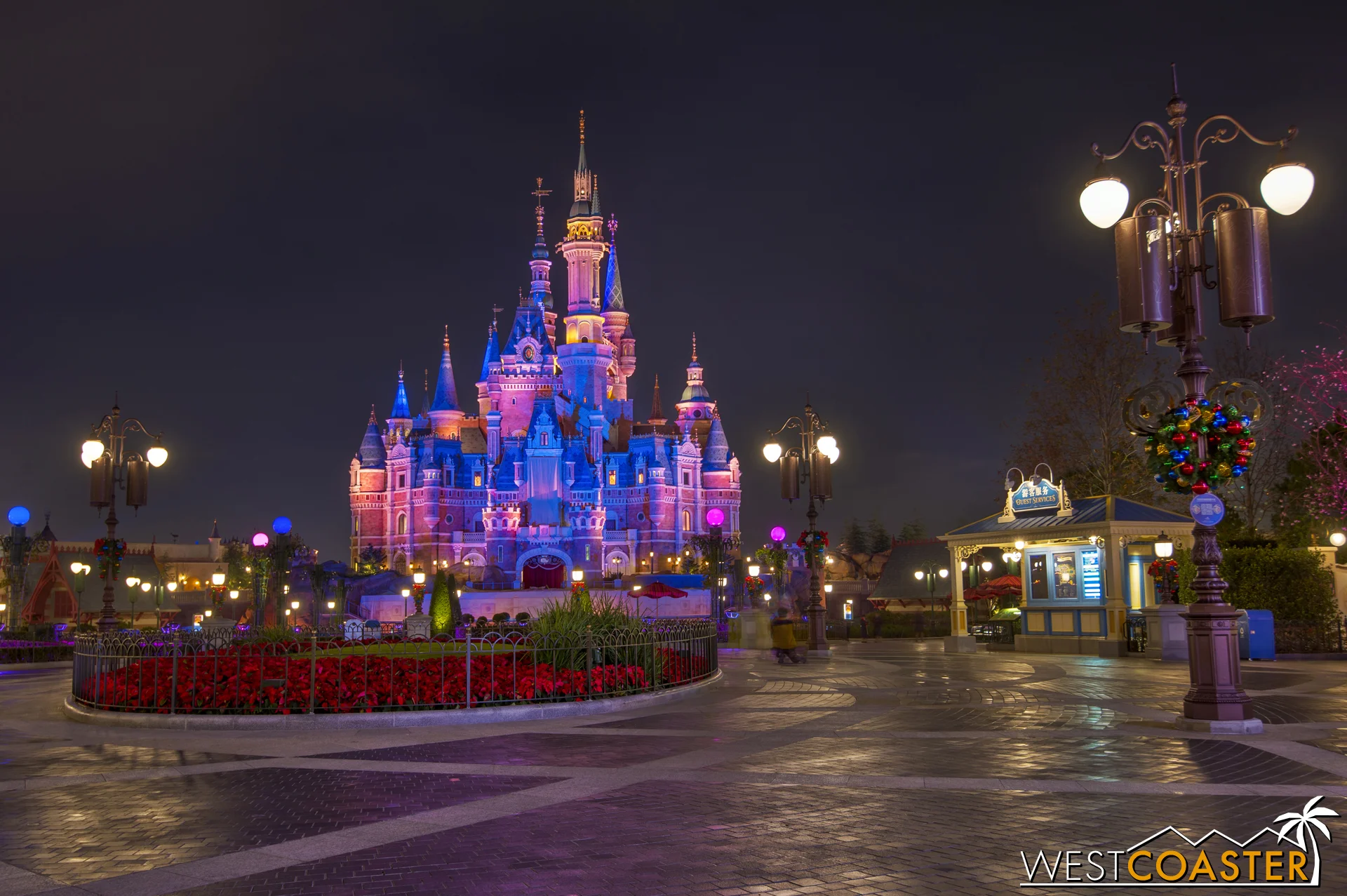 A flower arrangement marks the central axis point of the Gardens of Imagination. A park info stand can be see on the right.