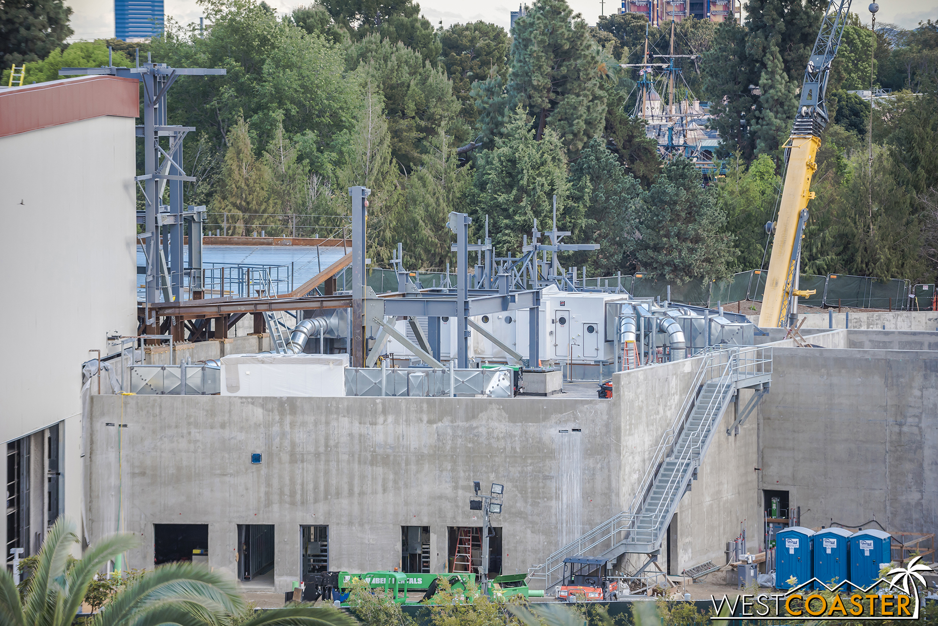  More steel is extending from the building as part of other structures! 