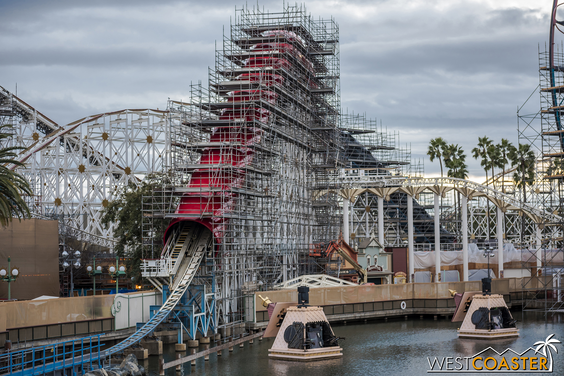  Here's another close-up of the first tube, which is supposed to feature special (video?) effects as riders launch through. 