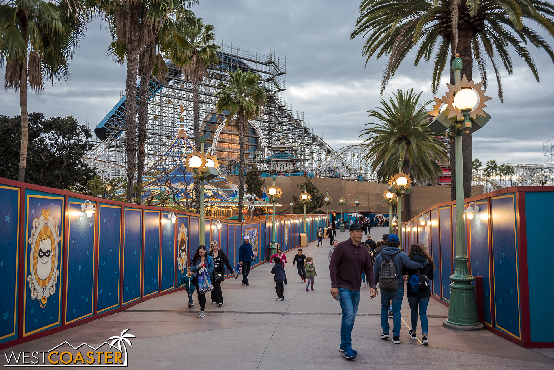  Here's the trail down to the now-lonely Toy Story Midway Mania. 