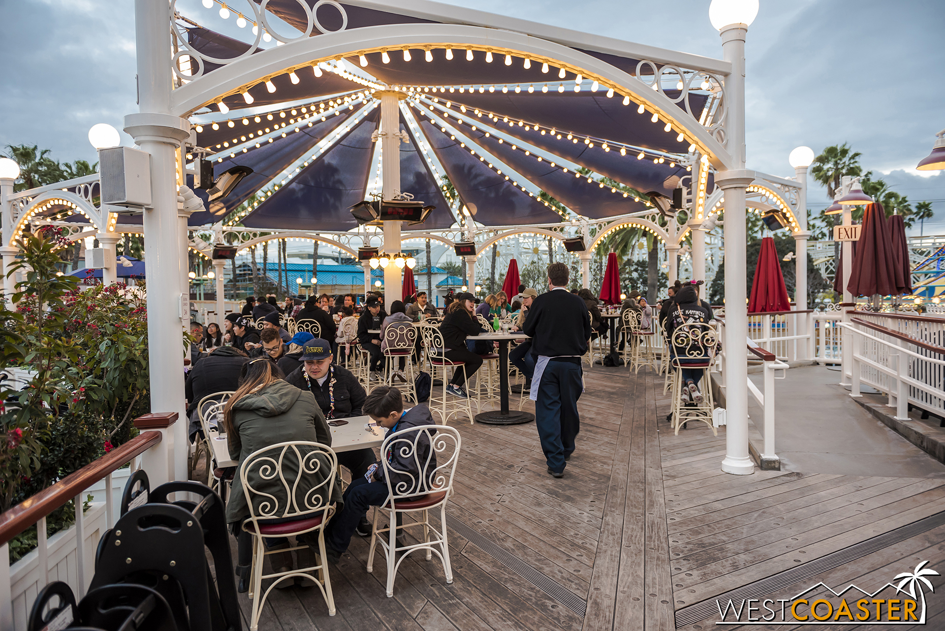  Disneyphiles can be whole again.&nbsp; They have their special cocktails and lobster nachos back. 