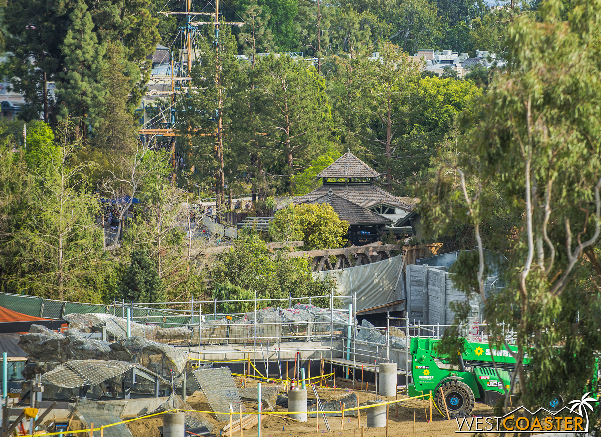  But you can see the rockwork creeping over the face.&nbsp; This area will be more woodsy and rustic and open, with Resistance craft parked in small clearings. 