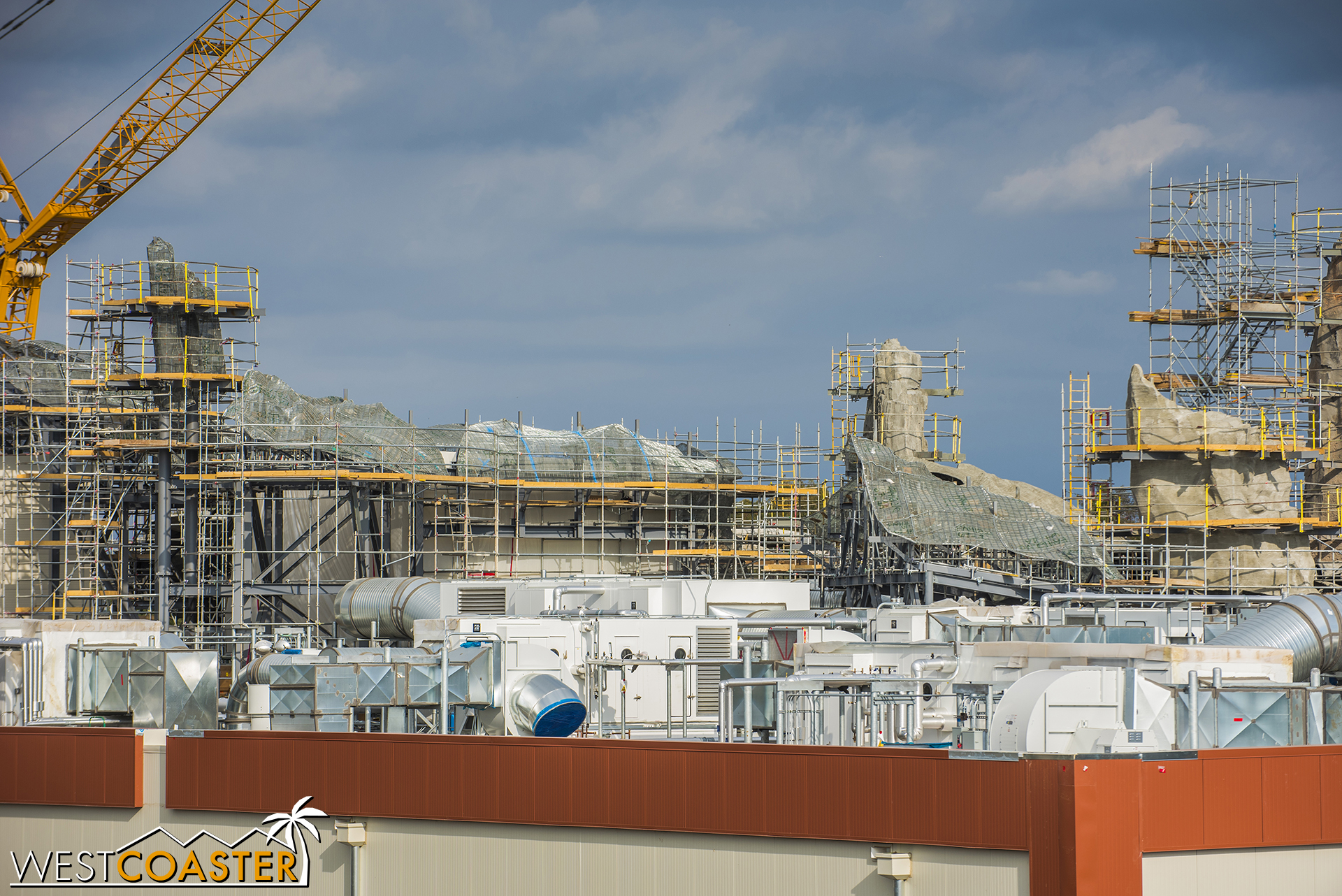  There's actually been a lot of progress at the interior of the cleared land, but again, all we can really see from our non-aerial vantage points are the perimeter architecture and "landscape" structure. 