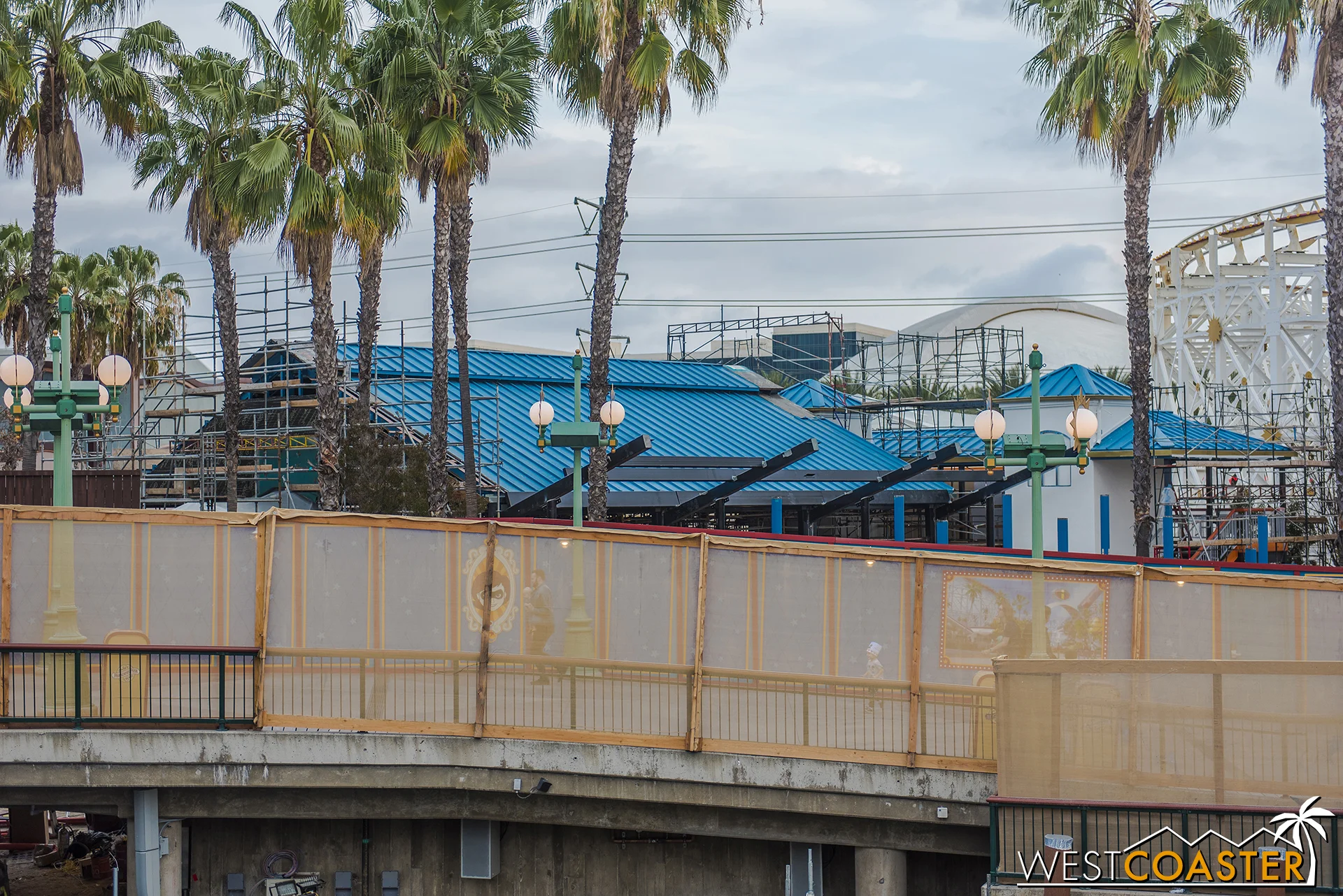  Here's more progress on the Incredicoaster station. 